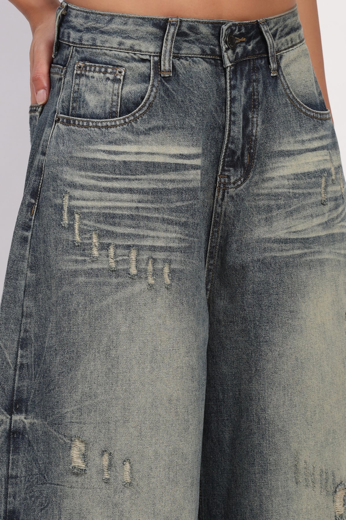 Distressed Baggy Balloon Jeans