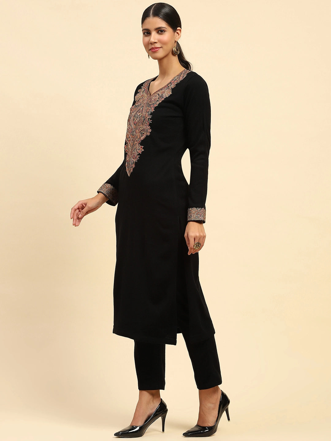Black WoolenThread Embroidered Kurta - Global Republic