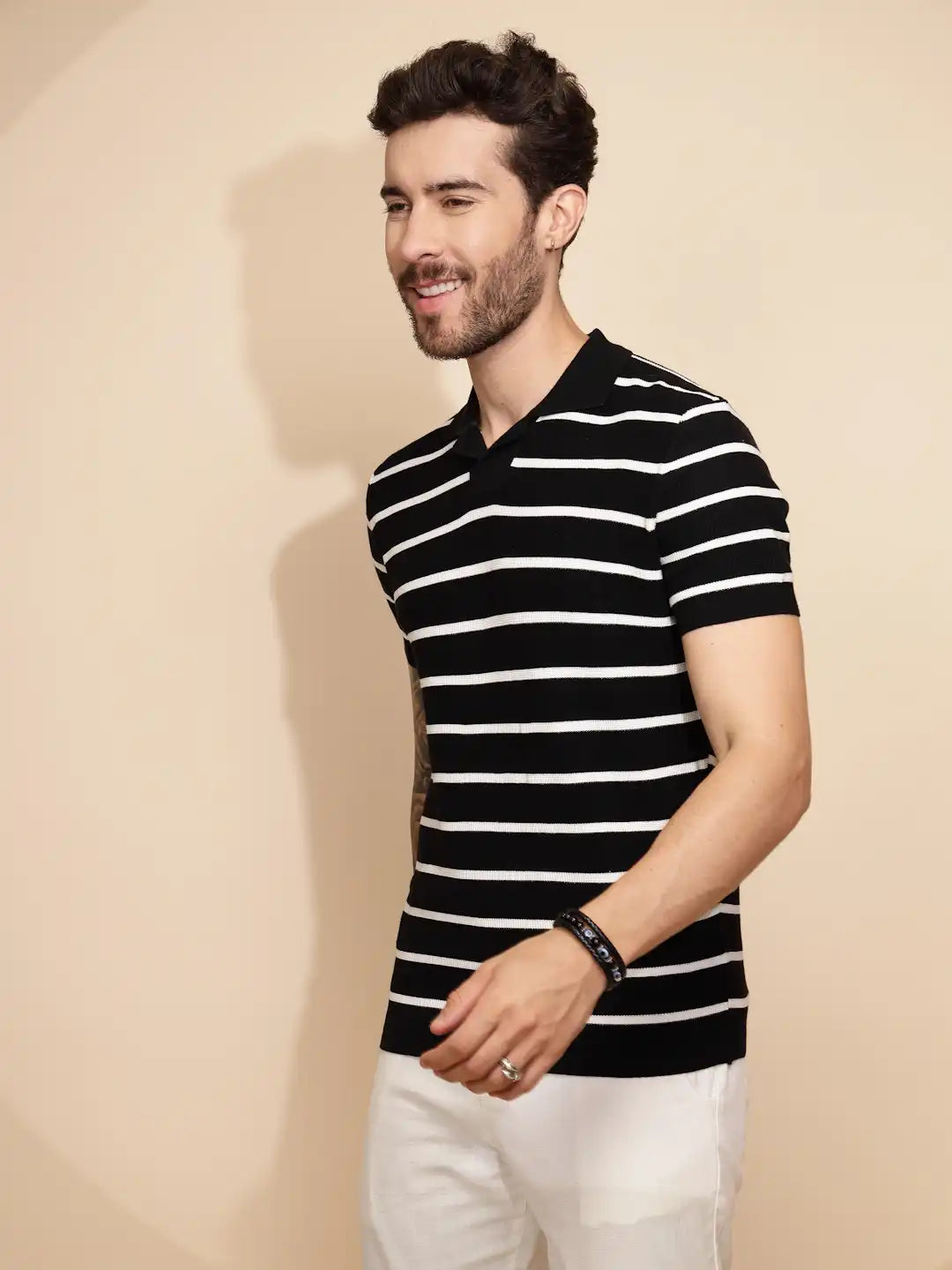 Black cotton Regular Fit T-Shirt For Men - Global Republic