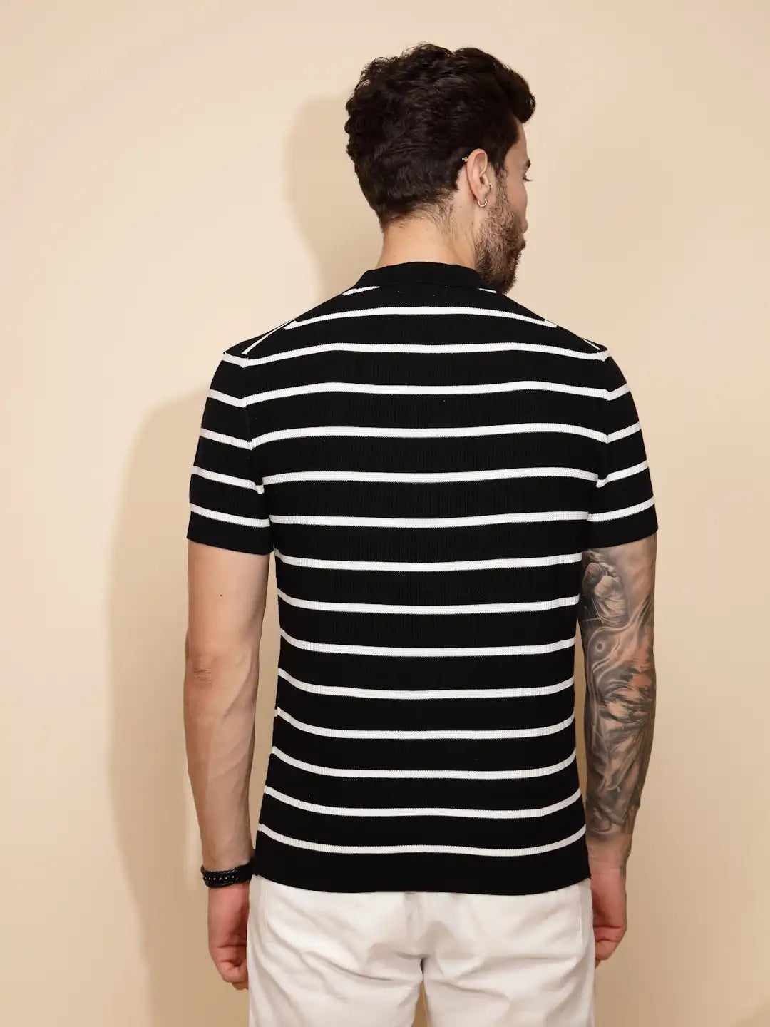 Black cotton Regular Fit T-Shirt For Men - Global Republic
