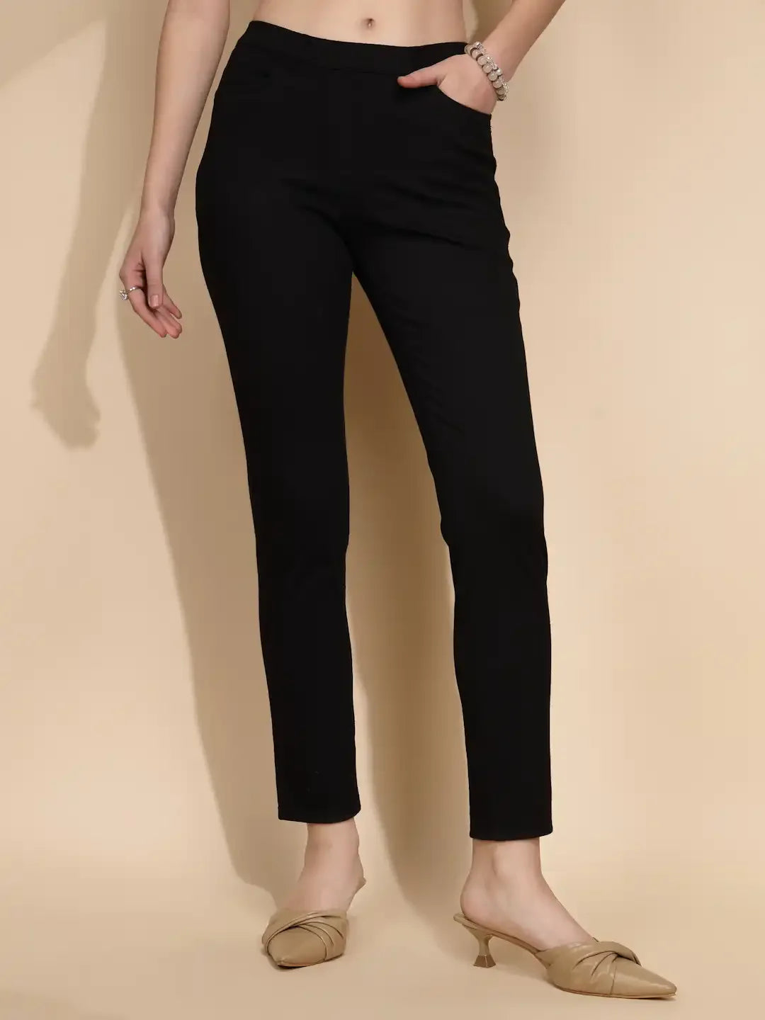 Black Cotton Blend Slim Fit Jegging For Women