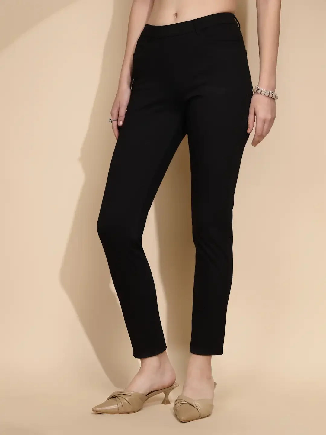 Black Cotton Blend Slim Fit Jegging For Women