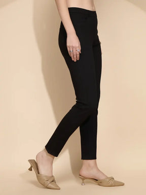 Black Cotton Blend Slim Fit Jegging For Women