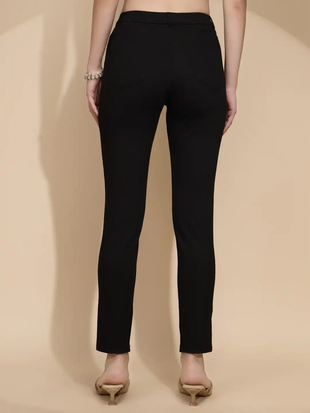Black Cotton Blend Slim Fit Jegging For Women