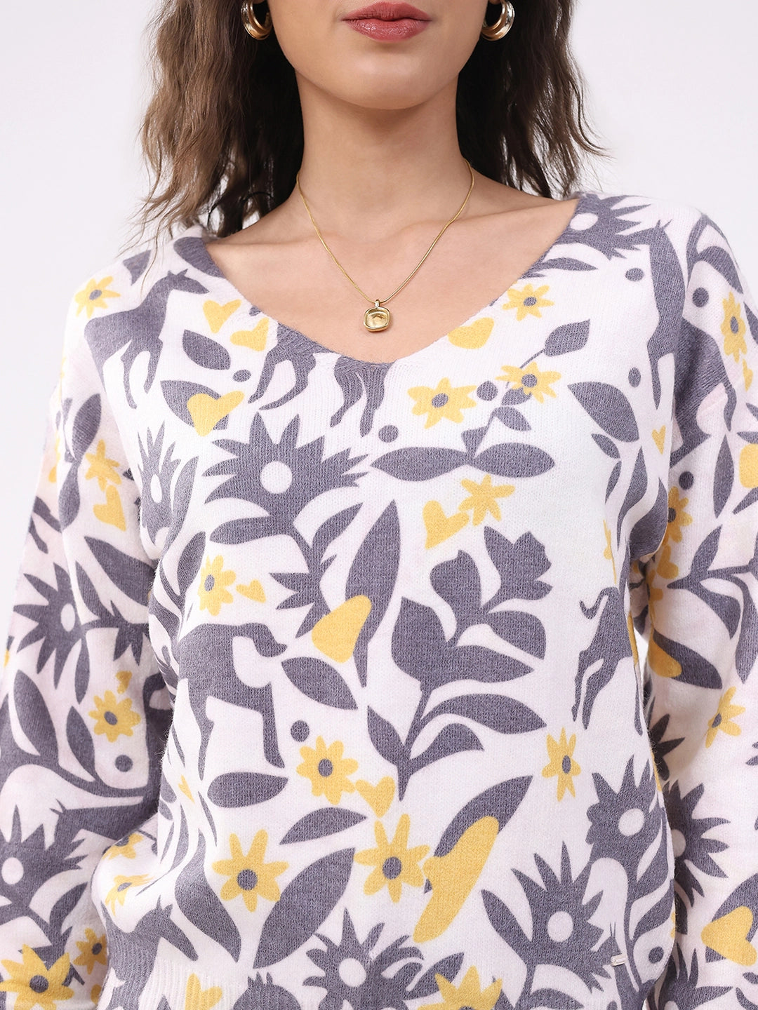 Off-White Floral Winter Pullover - Global Republic