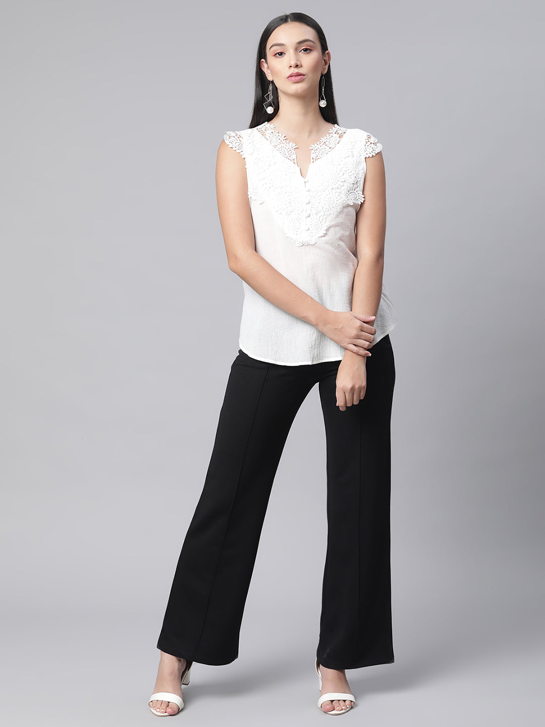 Women Thread Embroidery Sleeve-Less Top
