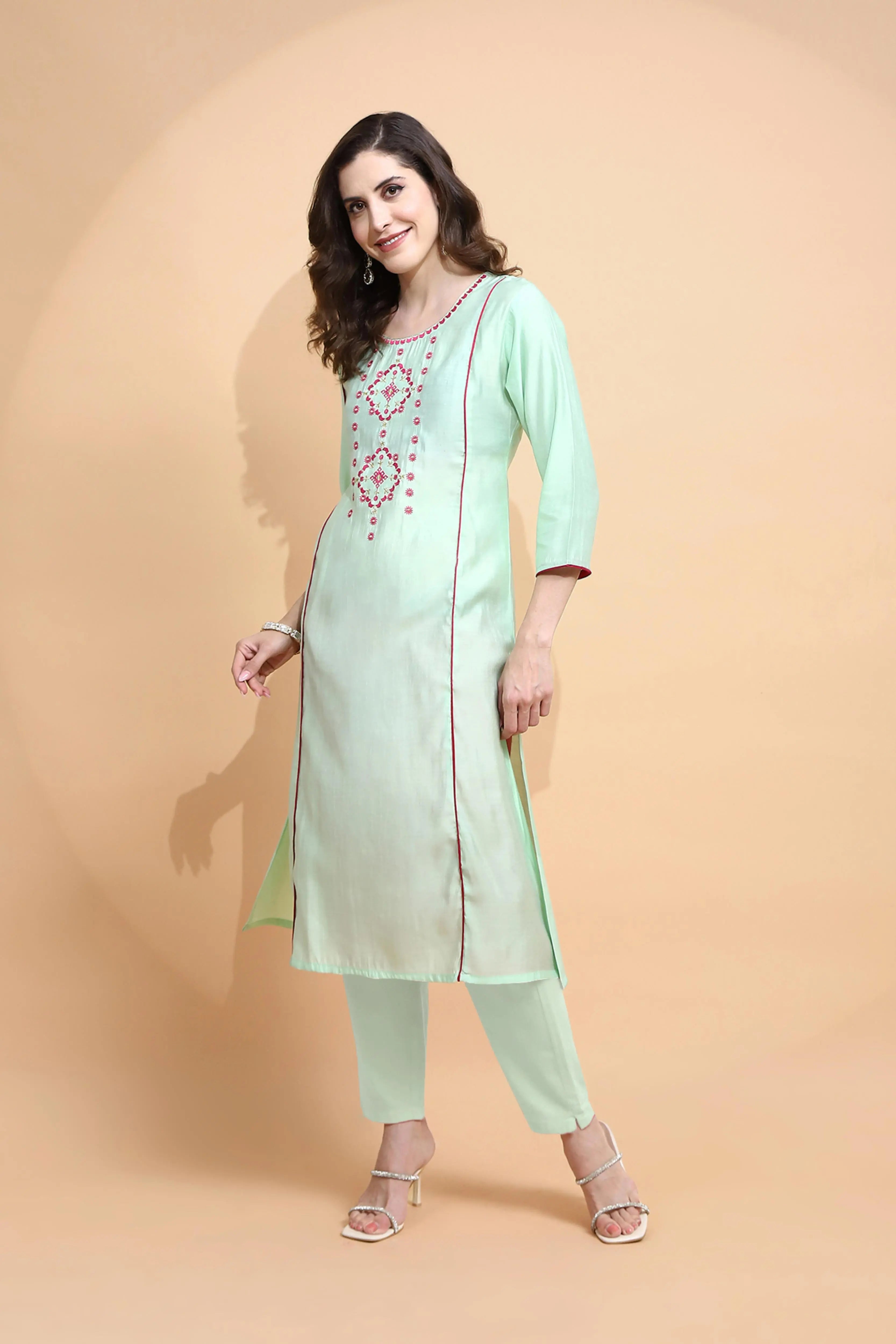 Green Embroidered Muslin Kurta - Global Republic