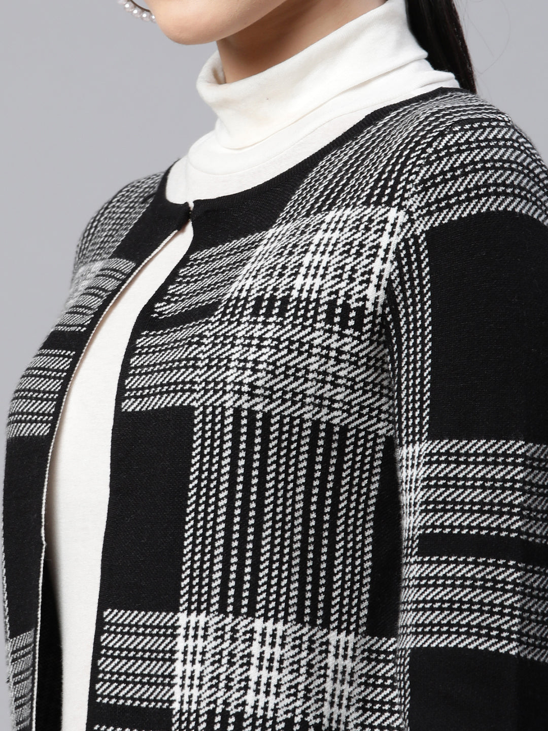Women Checkered Black Slim Fit Casual Cardigan - Global Republic