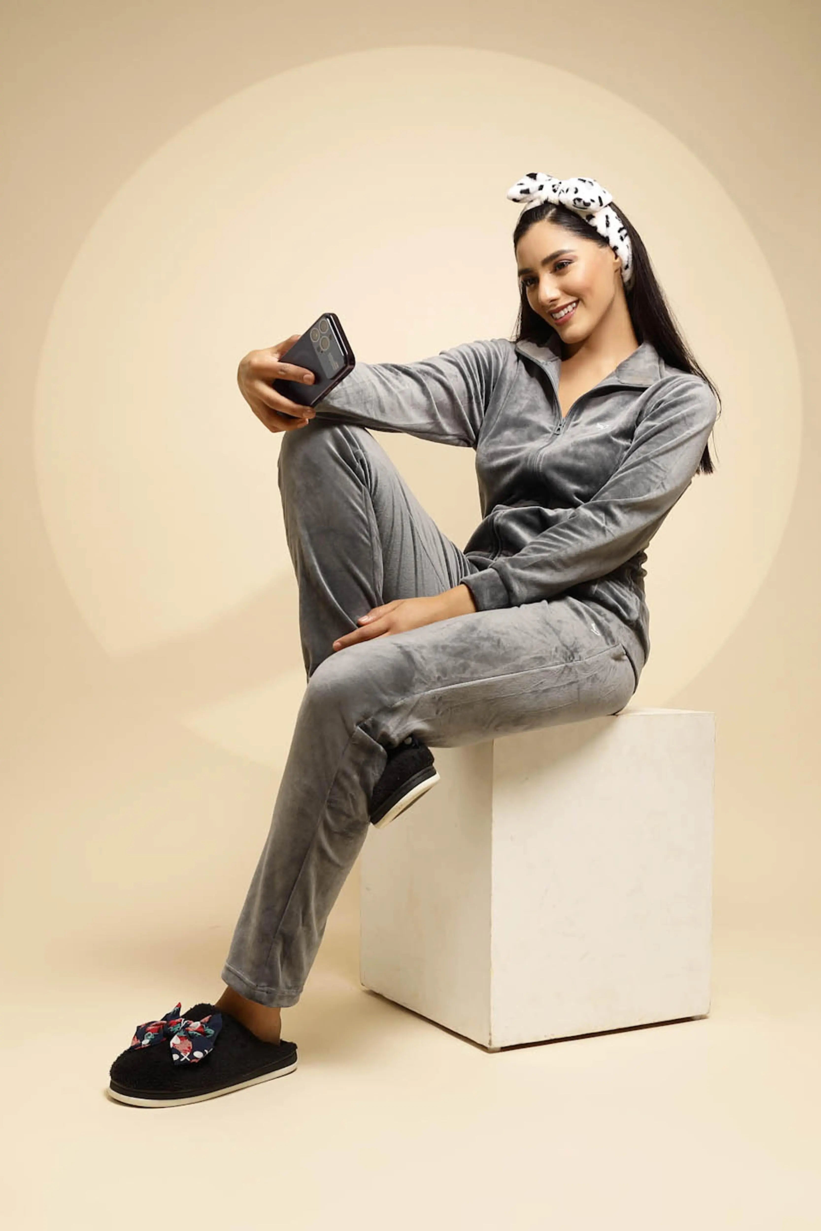 Grey Solid Full Sleeve Round Neck Hosiery Night Suit - Global Republic