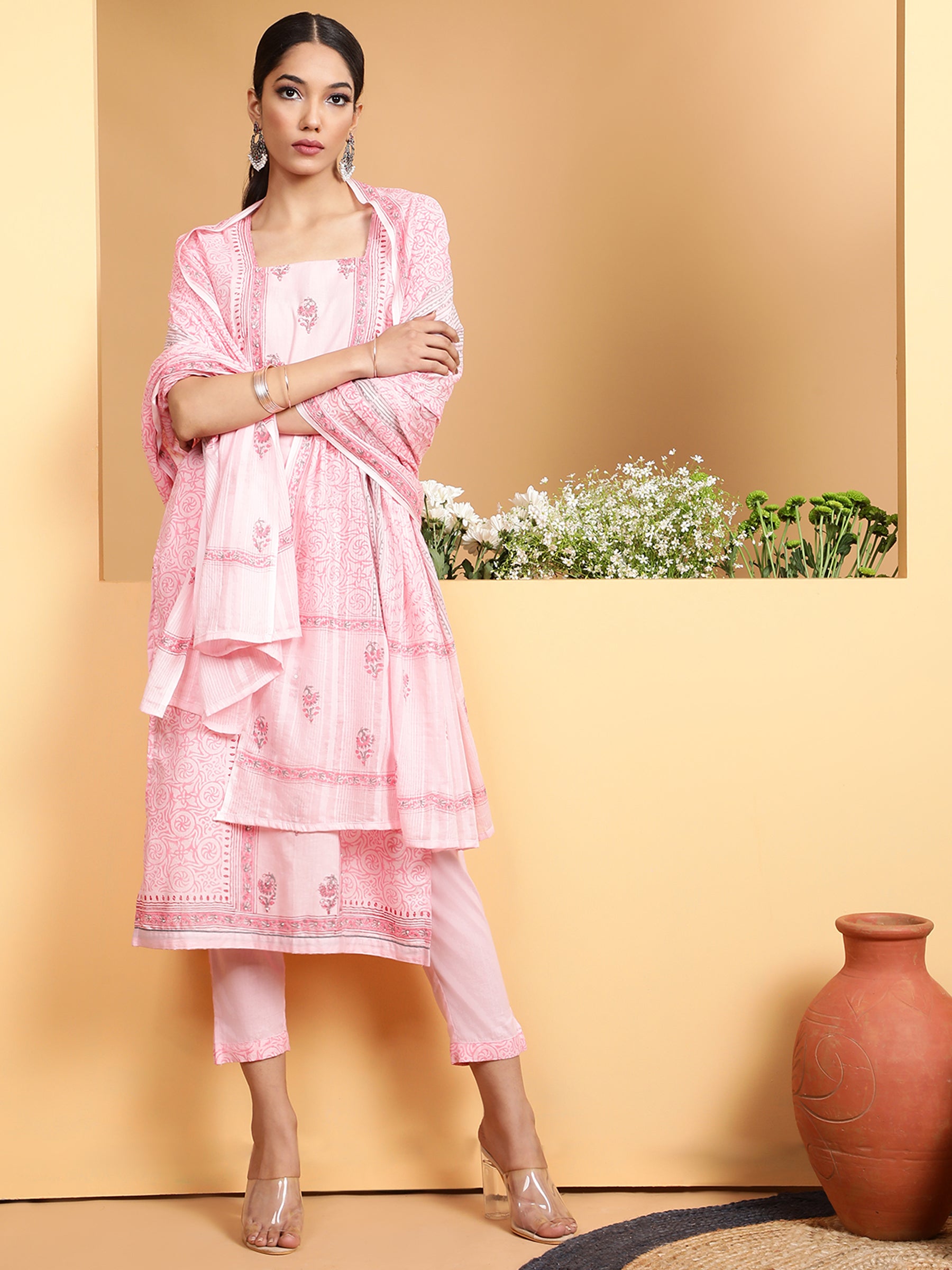 Women Pink Square Neck Printed Kurta Suit Set