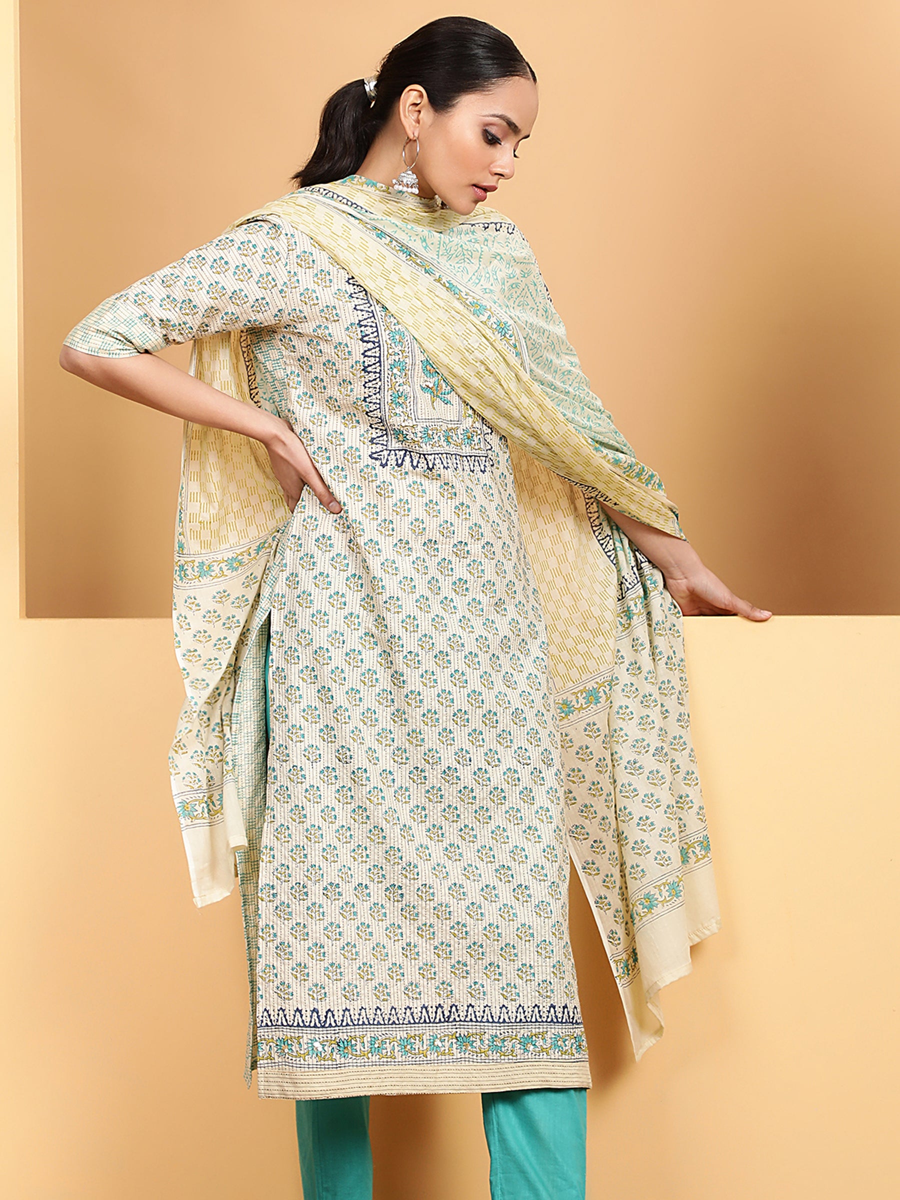 Women Turquoise Square Neck Printed Kurta Suit Set