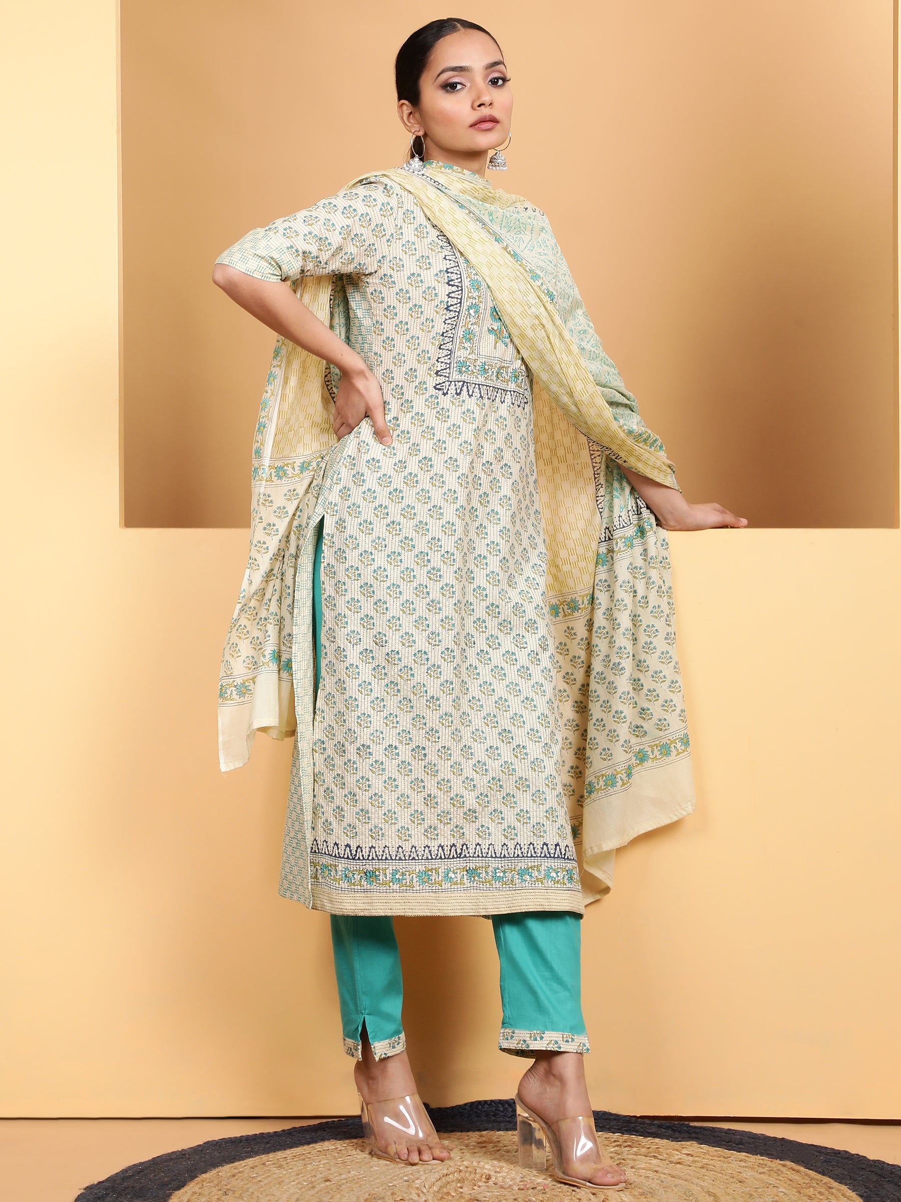 Women Turquoise Square Neck Printed Kurta Suit Set