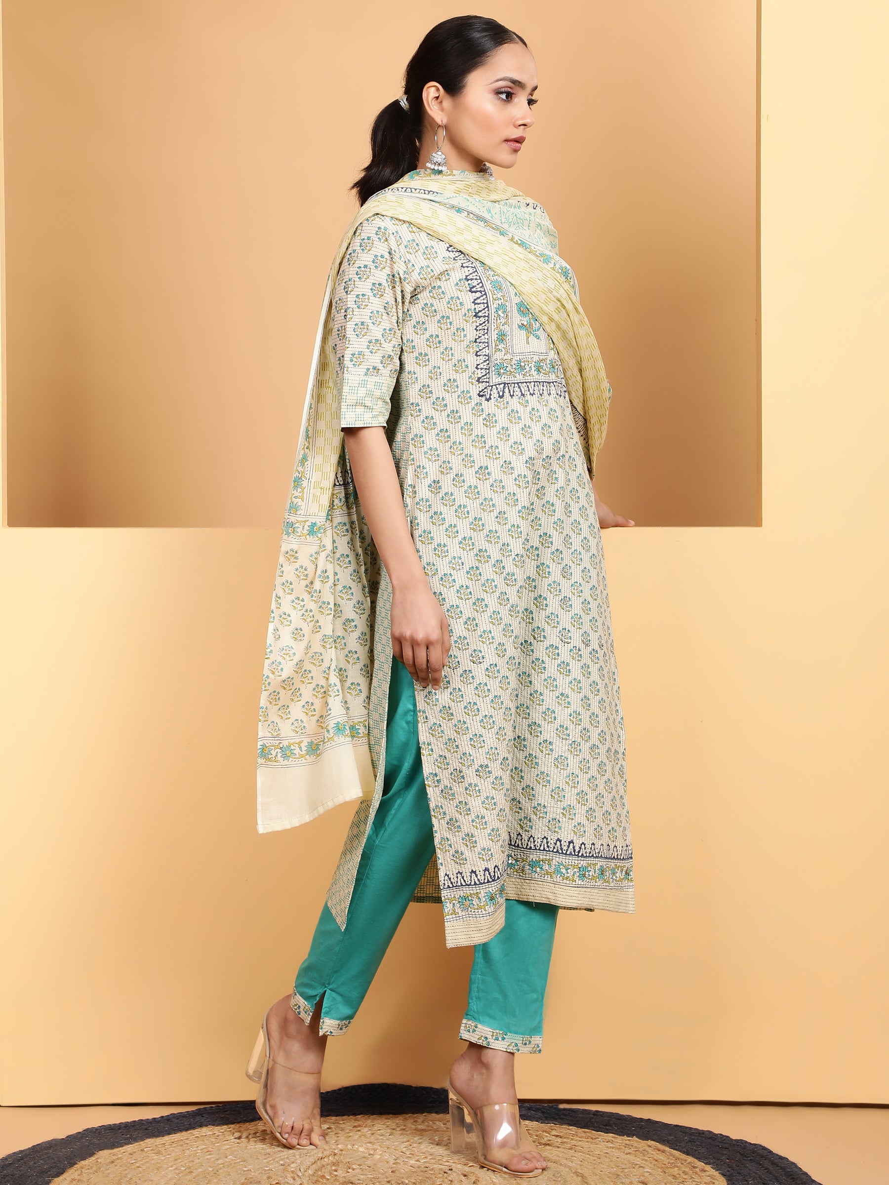Women Turquoise Square Neck Printed Kurta Suit Set