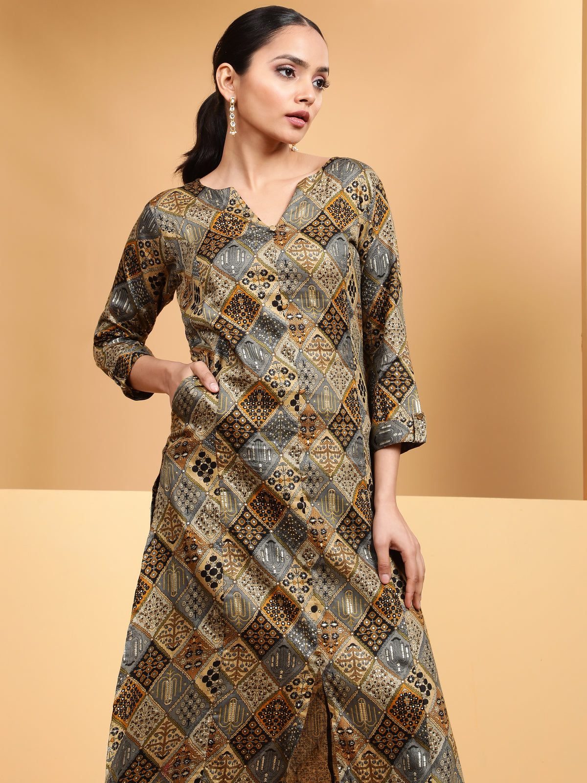 Women Green Three Quarter Sleeve Round With V-Neck Printed Kurta