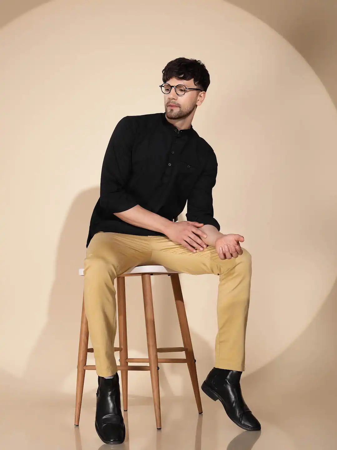 Mens Black Round Nack Solid Kurta - Global Republic