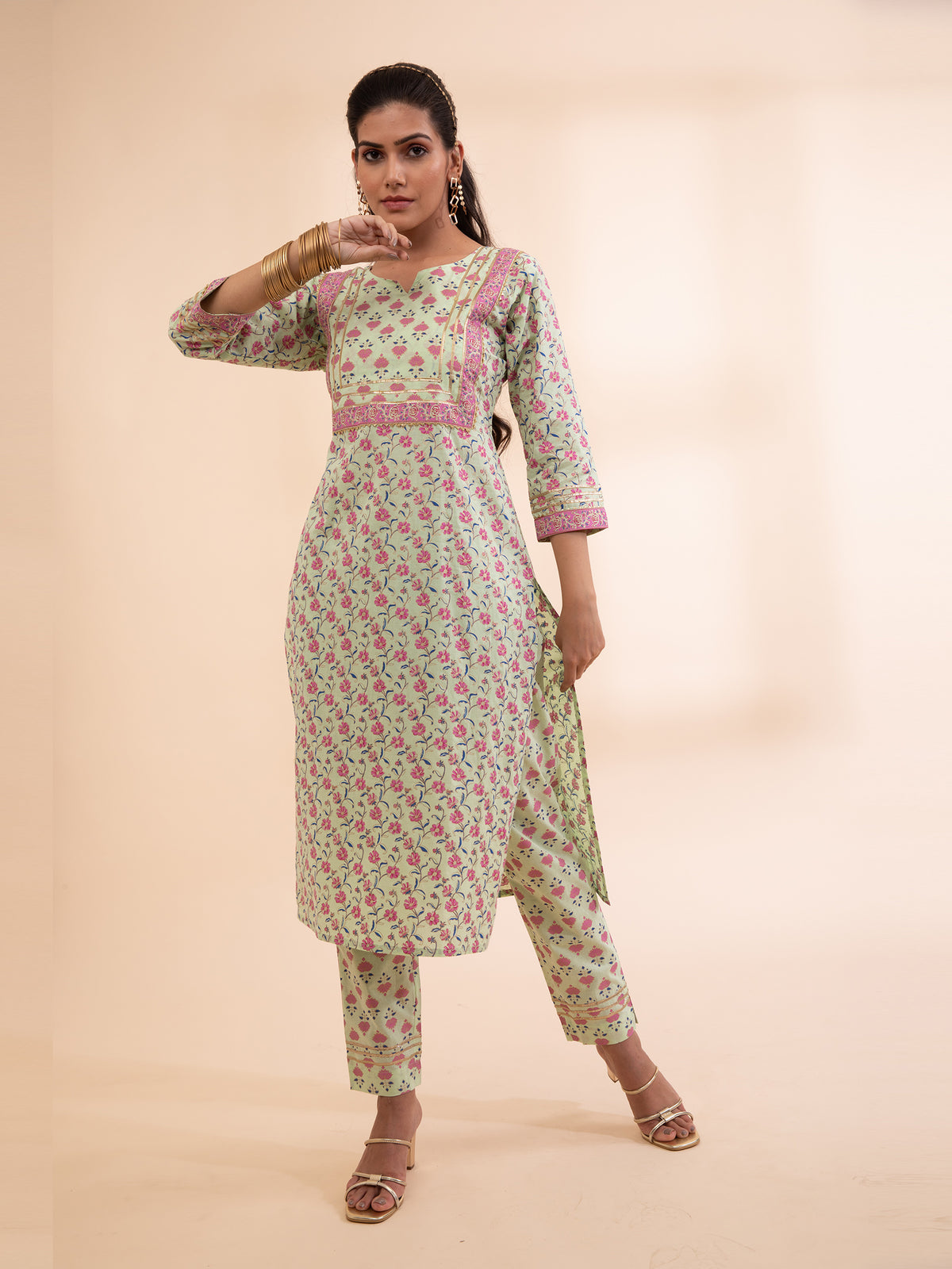 Women Green Printed Round With V-Neck Kurta Set