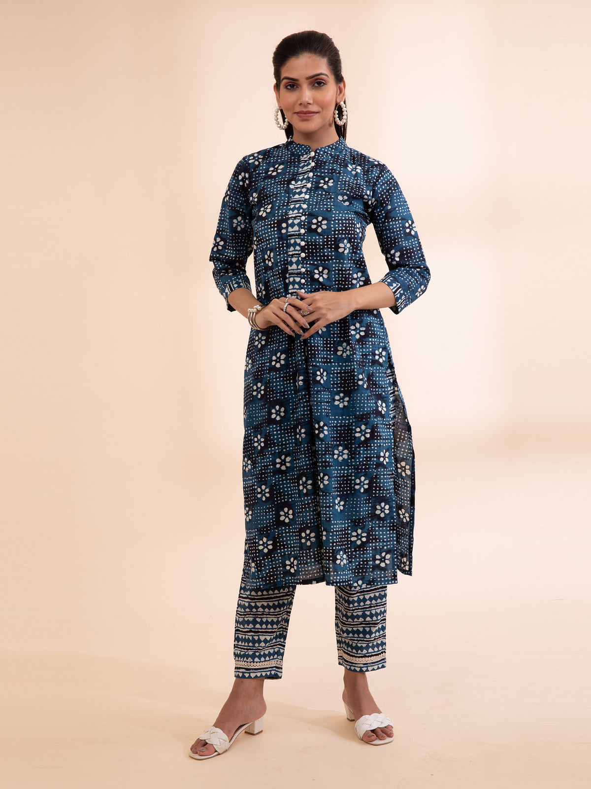 Women Indigo Collar Neck Printed Kurta Set