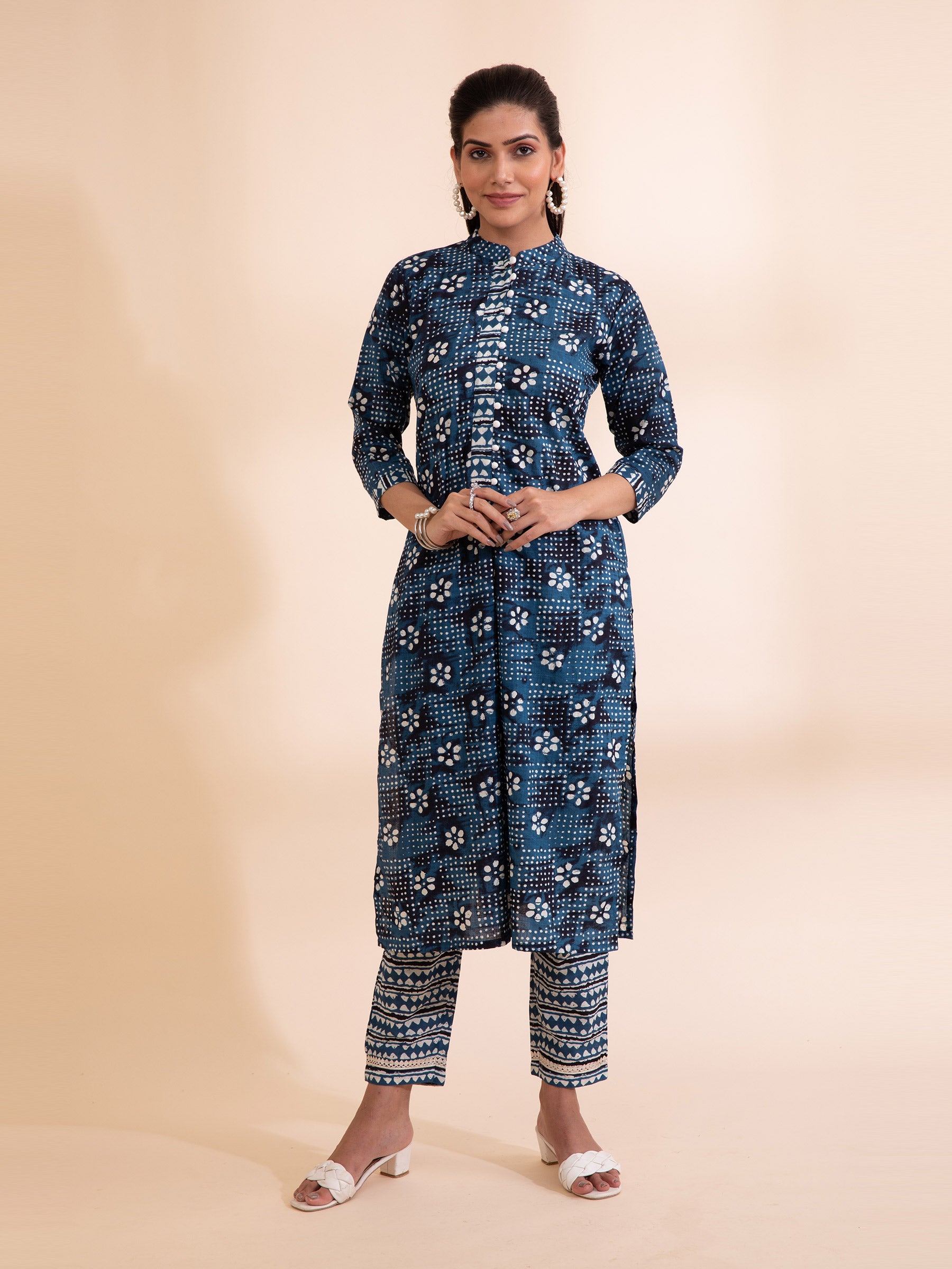 Women Indigo Coller Neck Printed Kurta Set