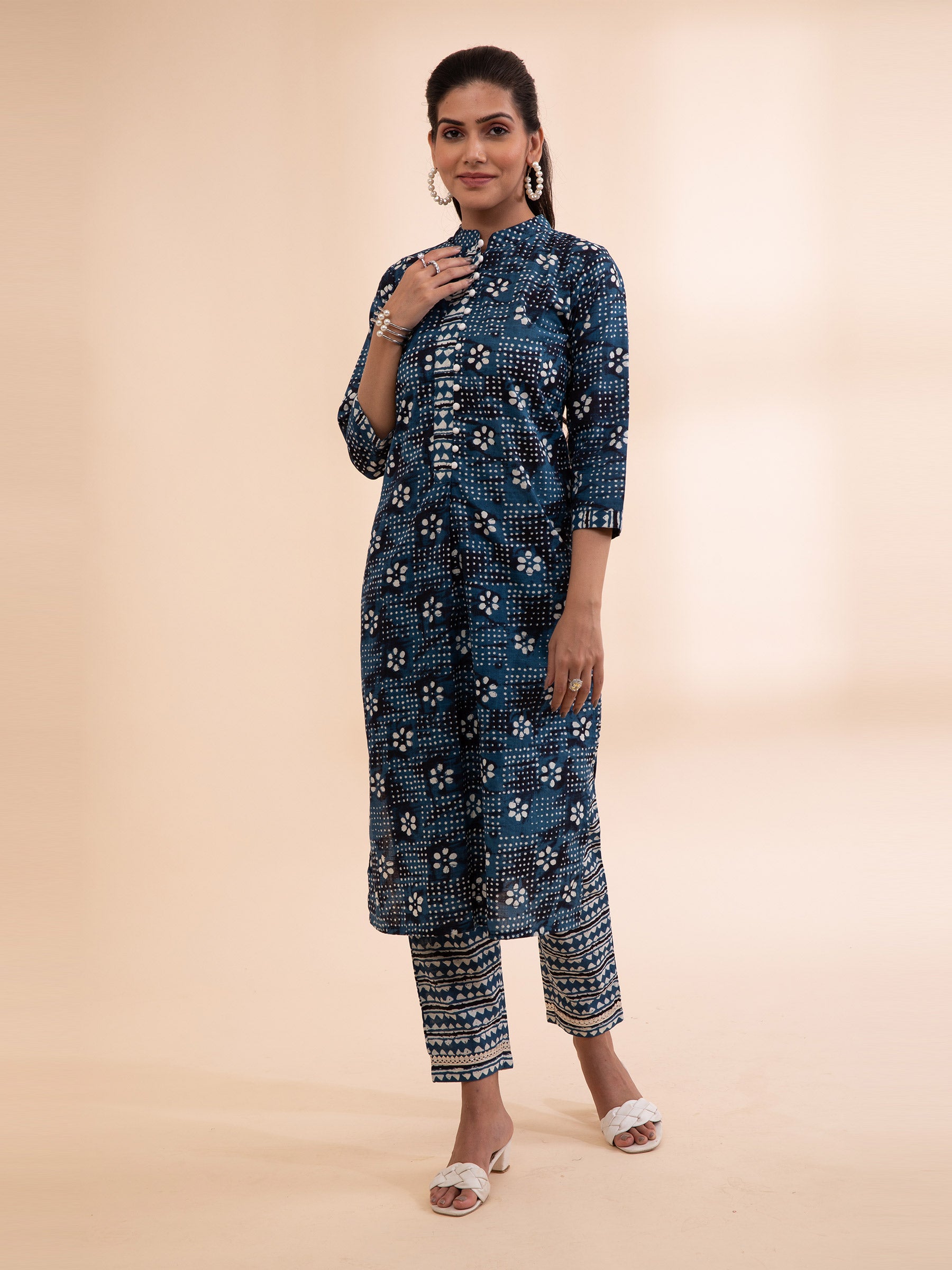 Women Indigo Coller Neck Printed Kurta Set