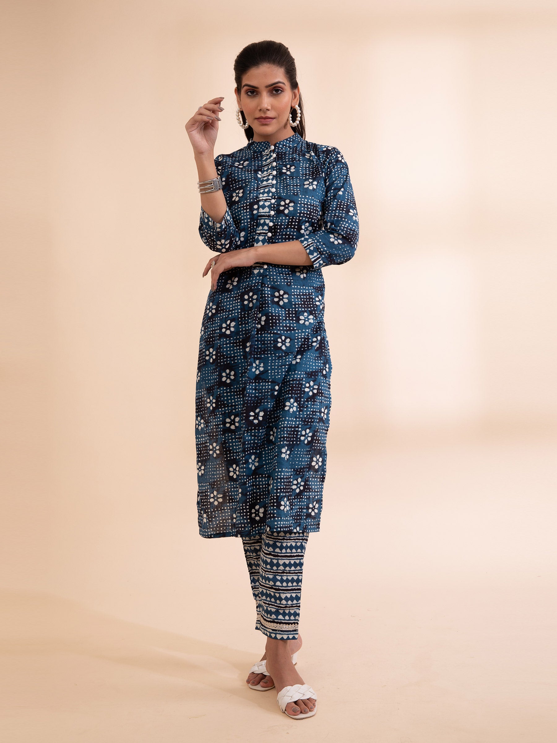 Women Indigo Coller Neck Printed Kurta Set
