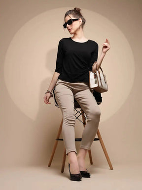 Black 3/4 Sleeve Round Neck Knit Top