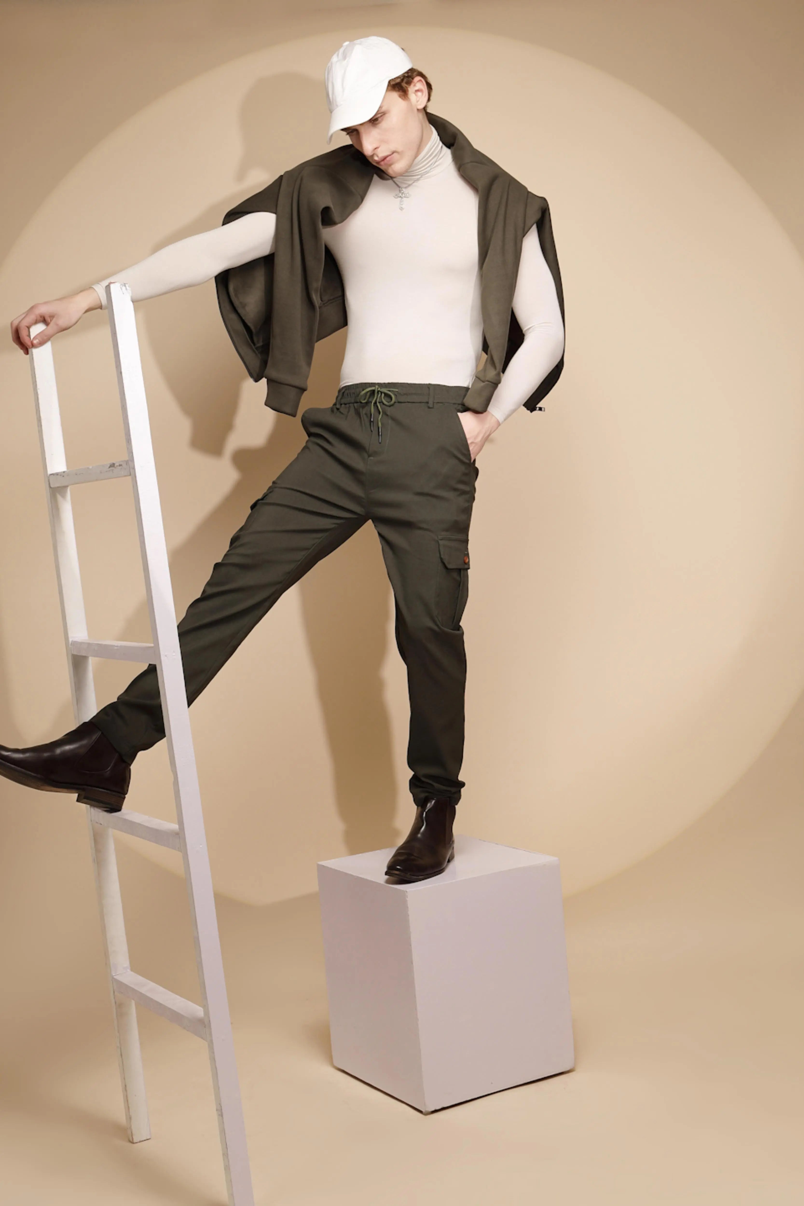 Men Olive Solid Mid Rise Cargo Pant - Global Republic