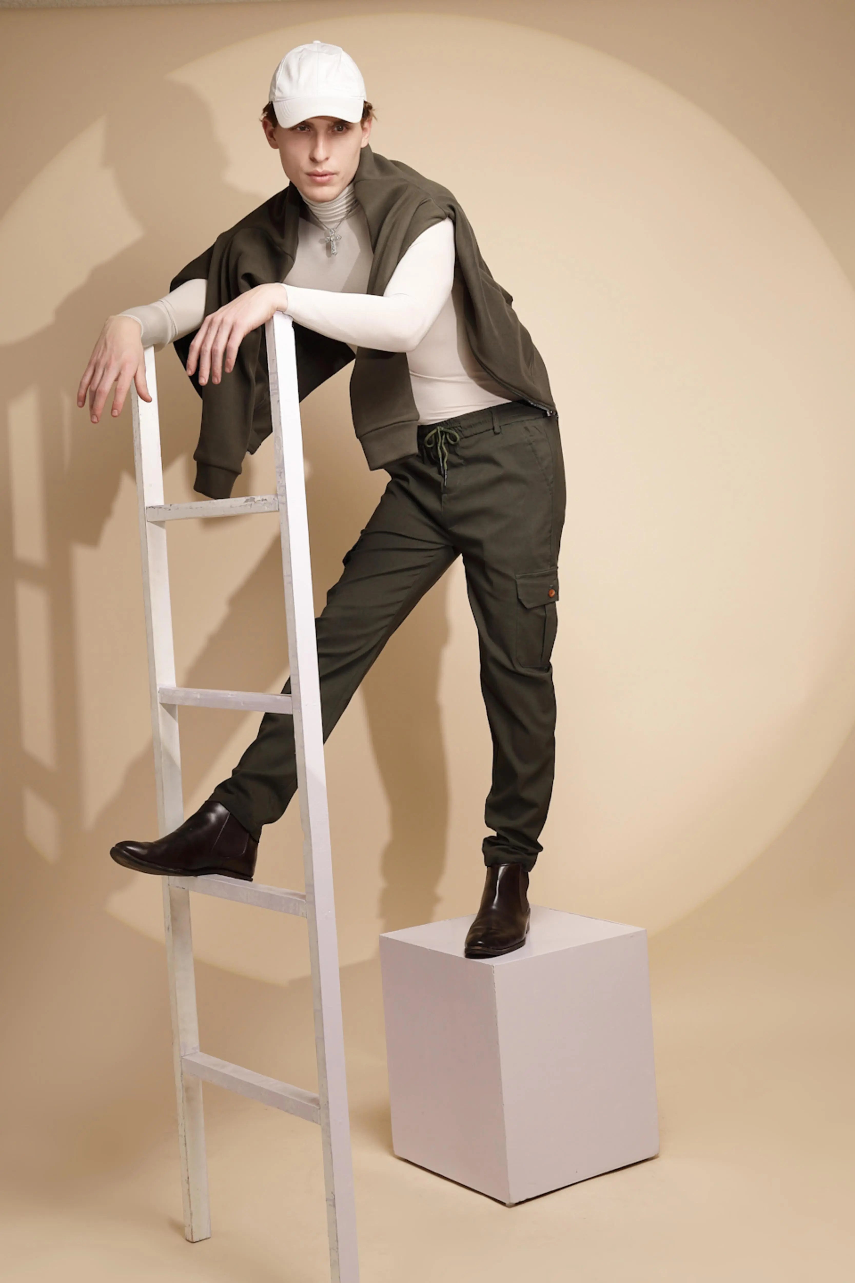 Men Olive Solid Mid Rise Cargo Pant - Global Republic