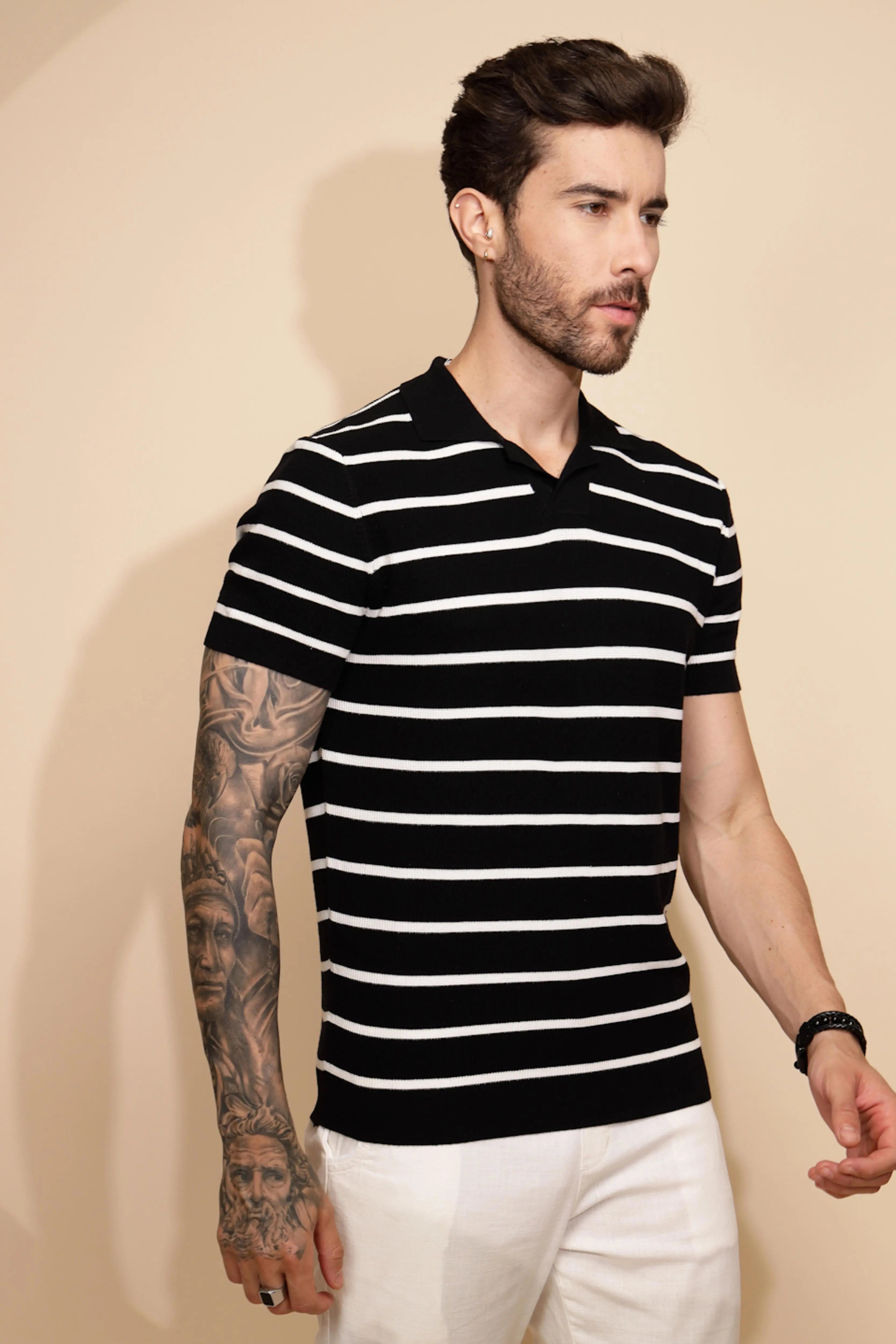 Black cotton Regular Fit T-Shirt For Men - Global Republic