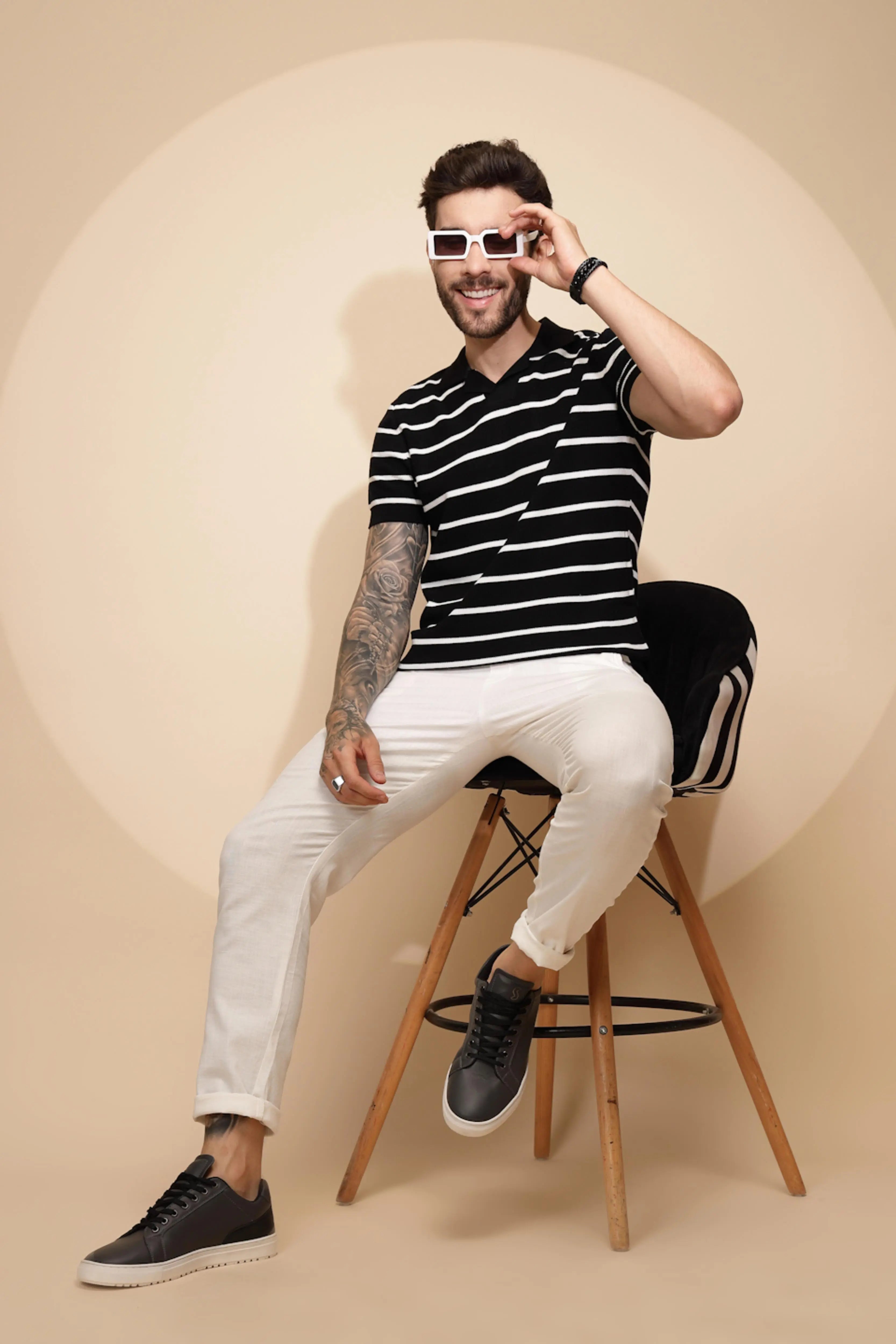 Black cotton Regular Fit T-Shirt For Men - Global Republic