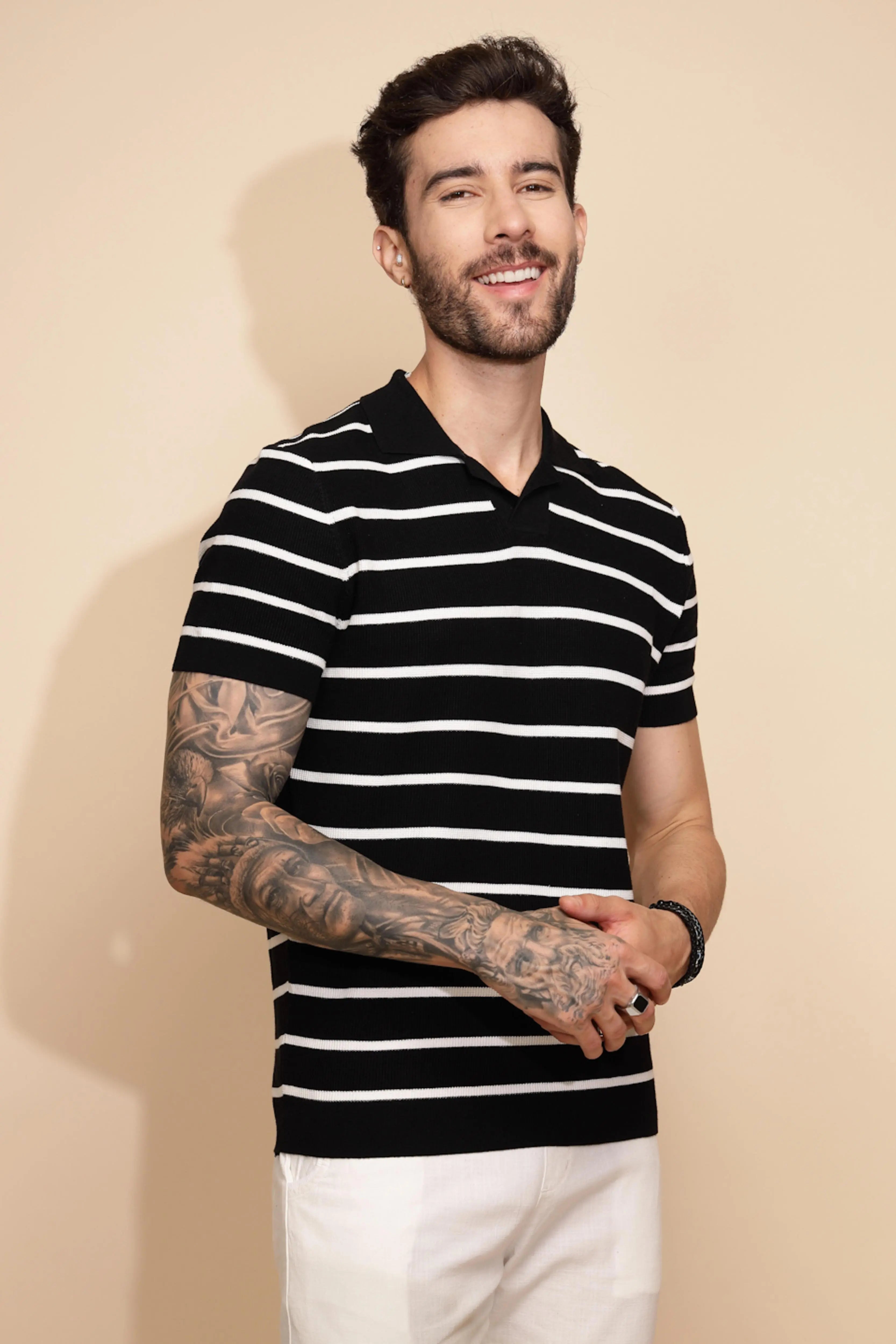 Black cotton Regular Fit T-Shirt For Men - Global Republic