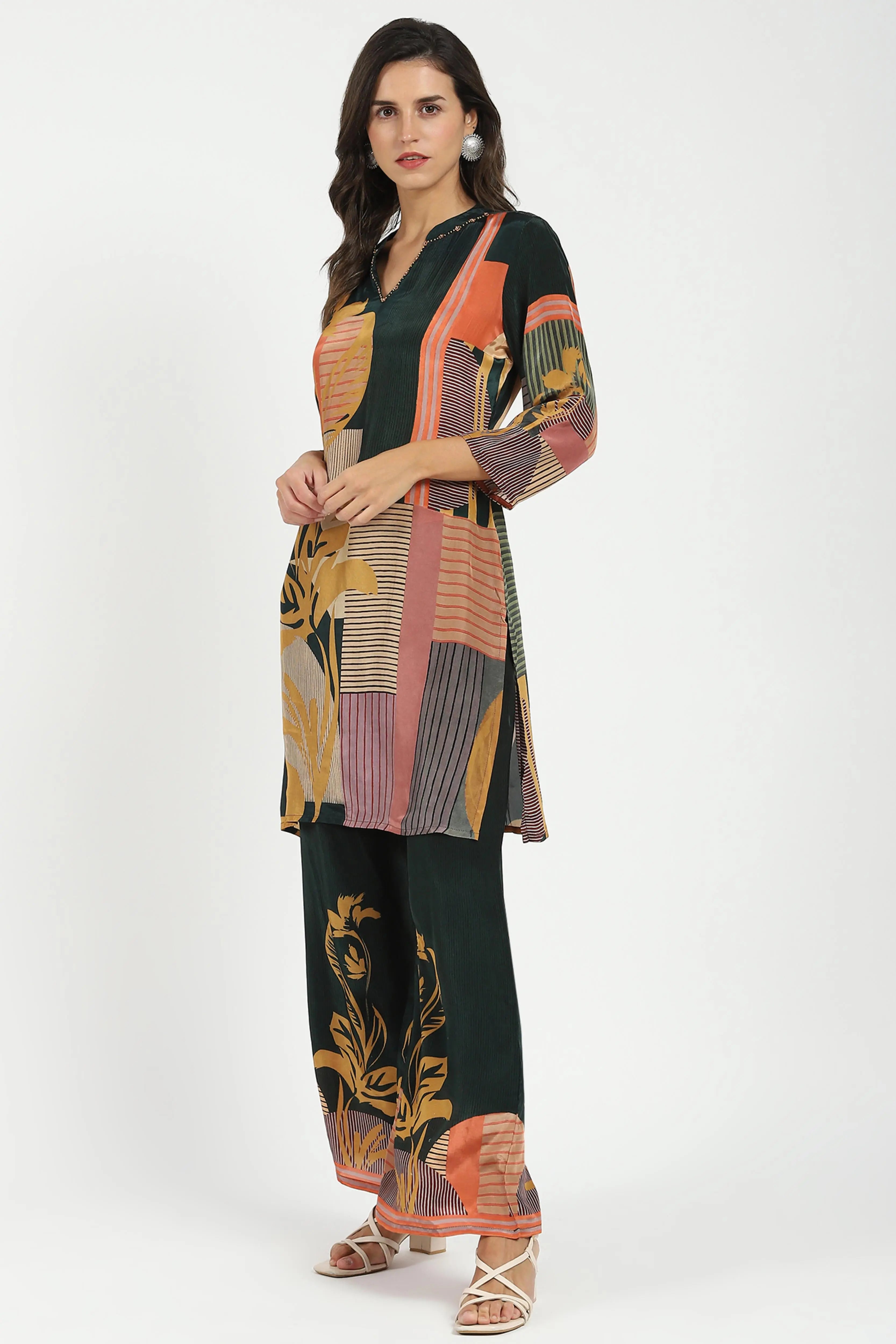 Green Abstract Crepe Kurta Set - Global Republic