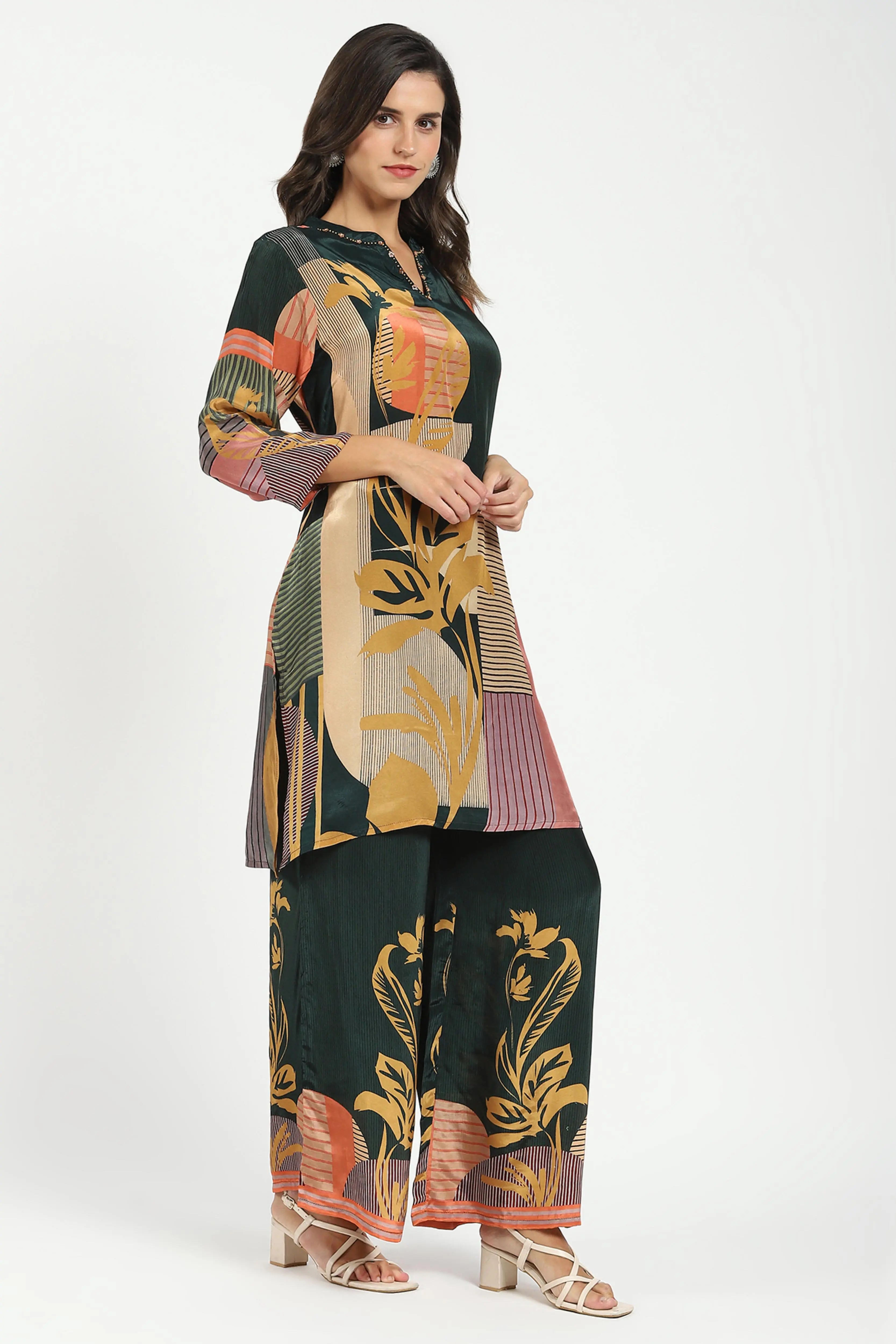 Green Abstract Crepe Kurta Set - Global Republic