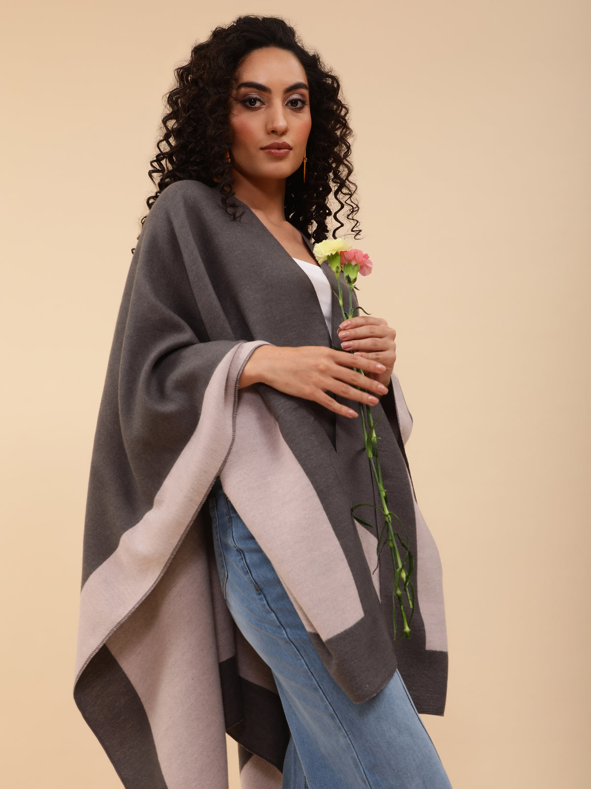 Women Grey & Pink Contrast Border Reversible Cape