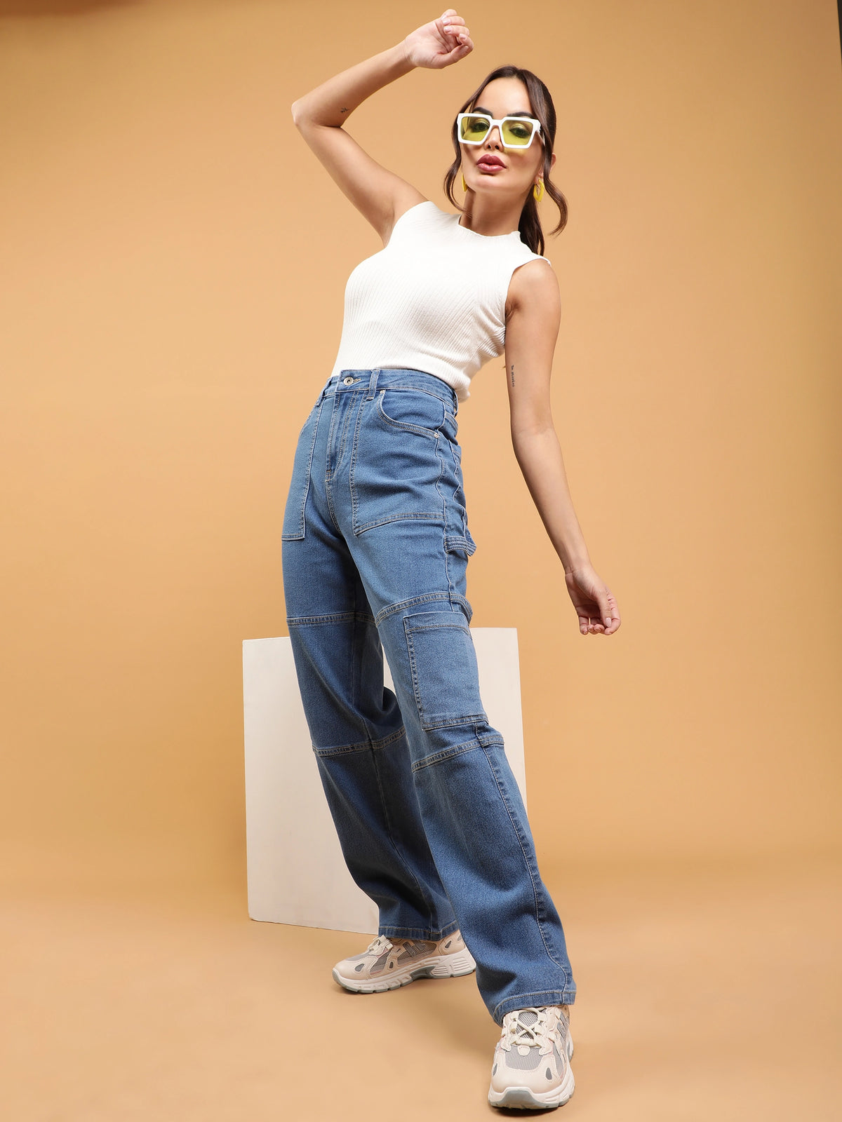 Women Light Blue Pocket Loop Belt Straight Leg Mid Rise Jeans