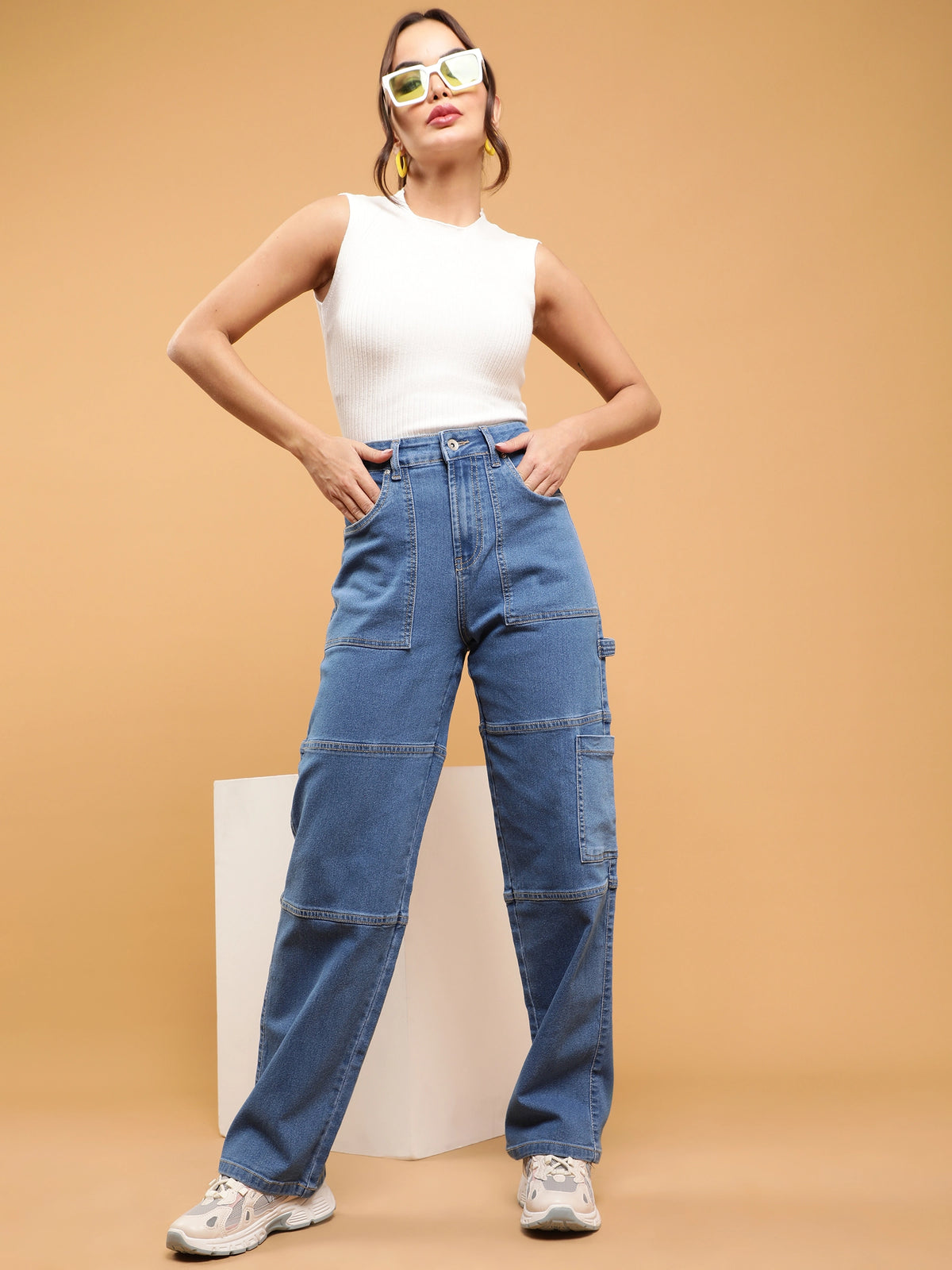 Women Light Blue Pocket Loop Belt Straight Leg Mid Rise Jeans