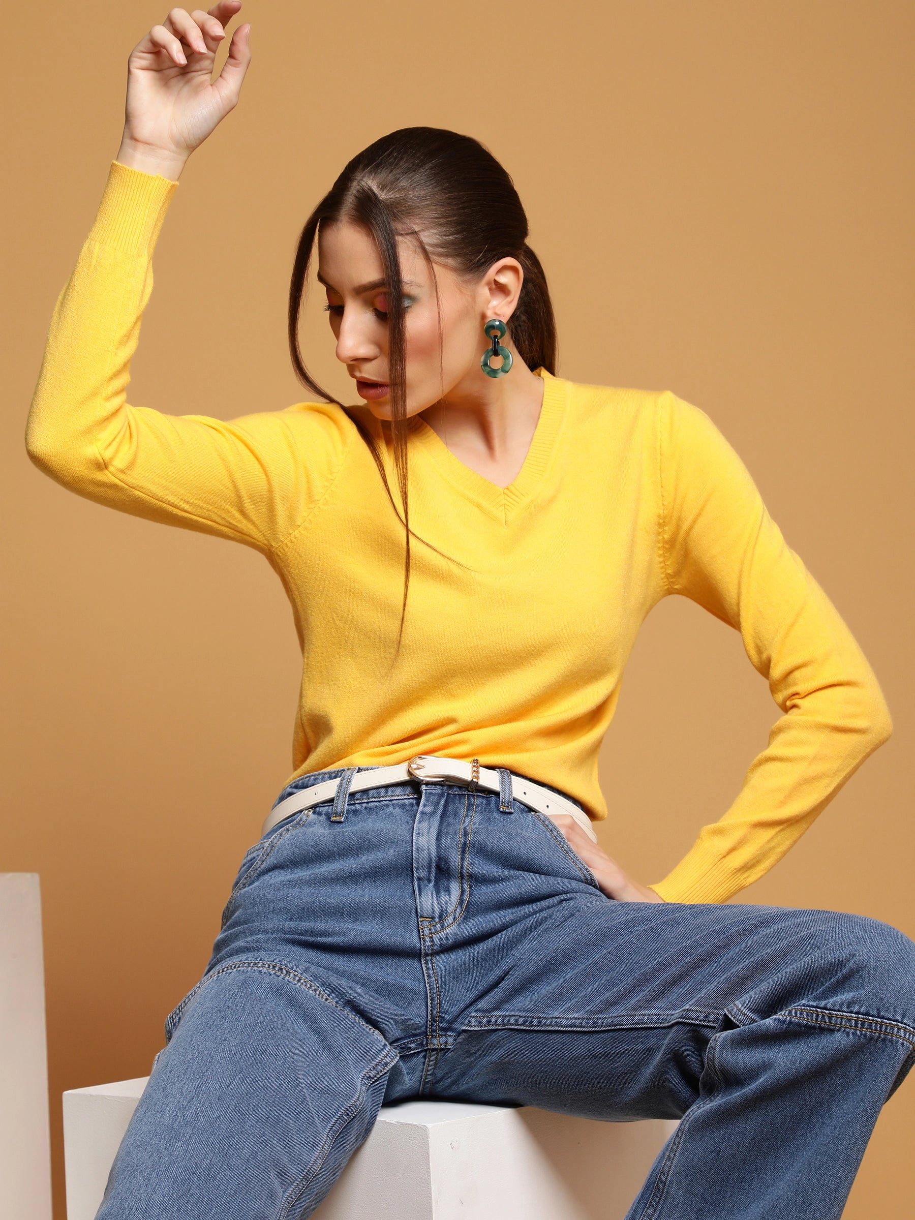 women in Mustard skeevi