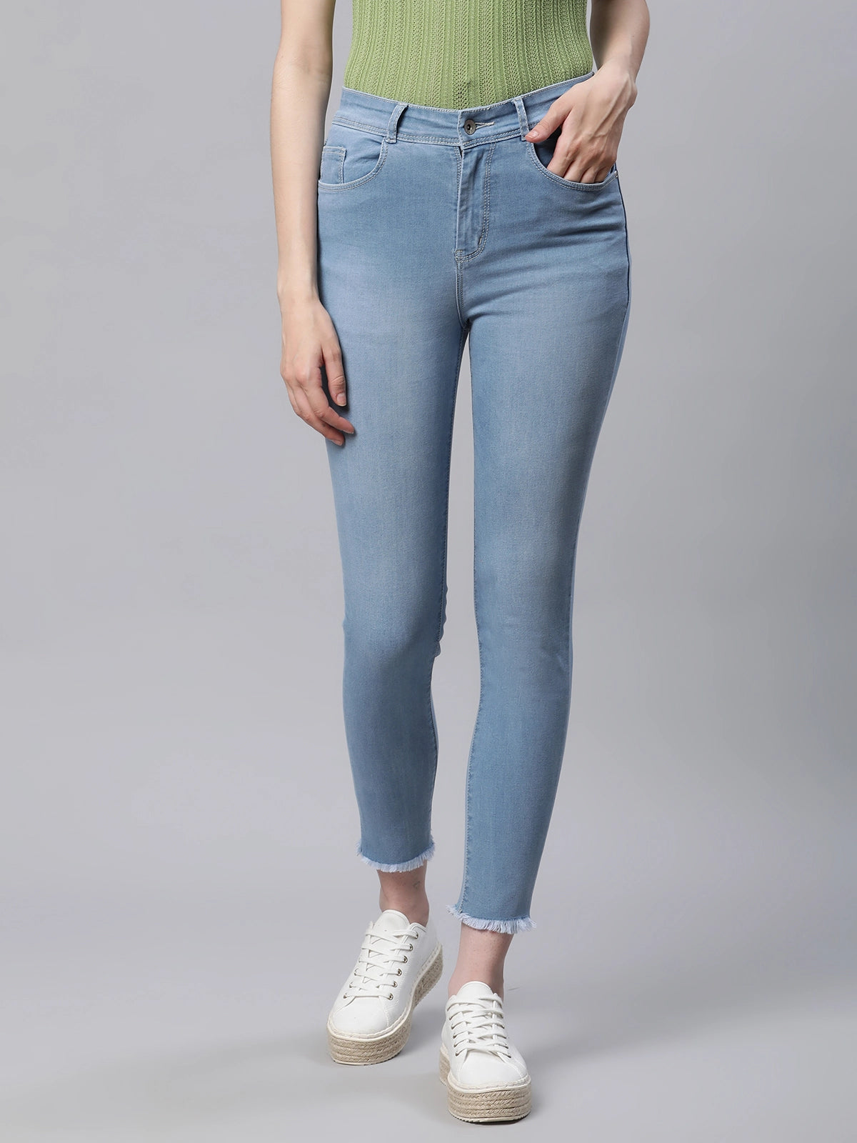 Women Lightly Washed Mid Rise Light Blue Skinny Jeans