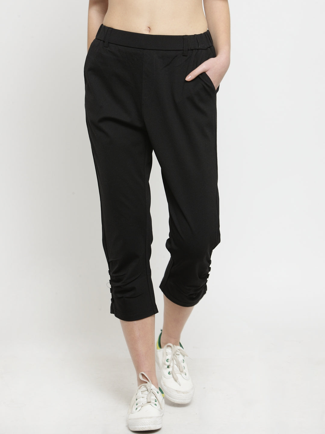 Women Tapered Fitted Solid Black Capri