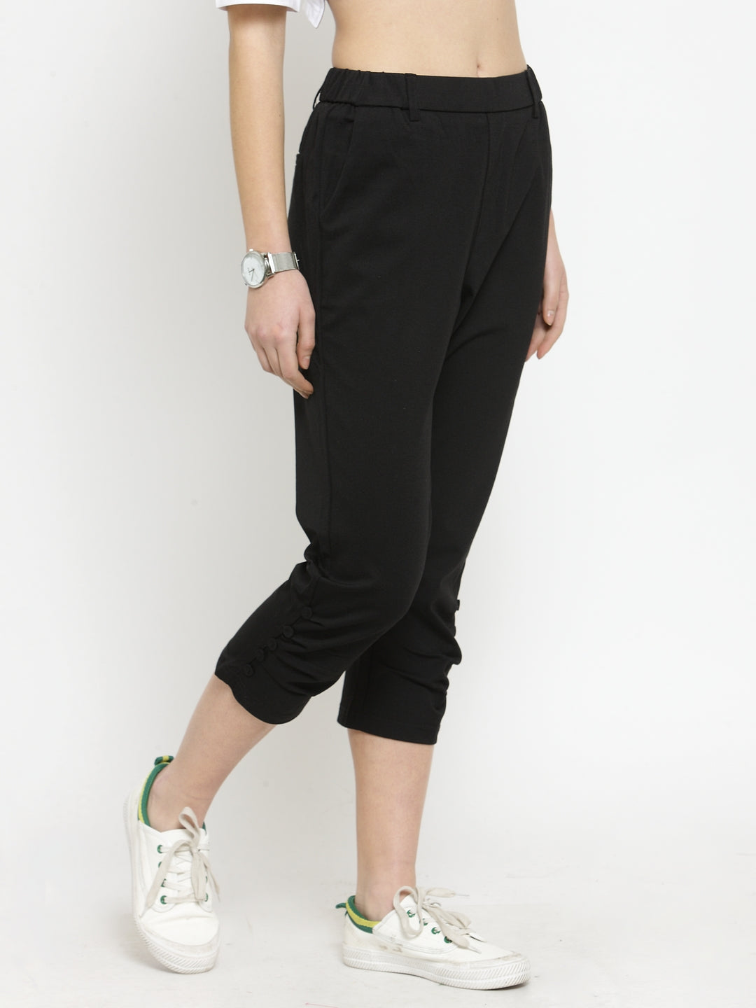 Women Tapered Fitted Solid Black Capri