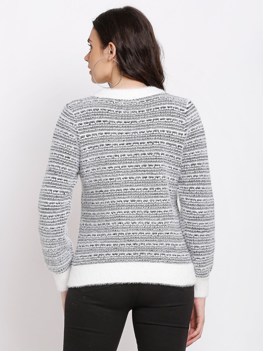 Knitted Printed Round Neck Pullover With Black