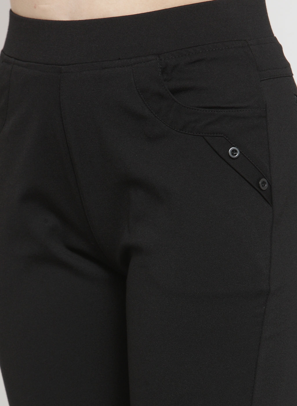 Women Skinny Fitted Black Solid Capri