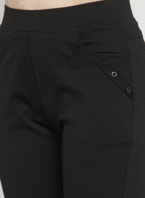 Women Skinny Fitted Black Solid Capri