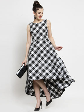 Women Checked White Round Neck Maxi Dress