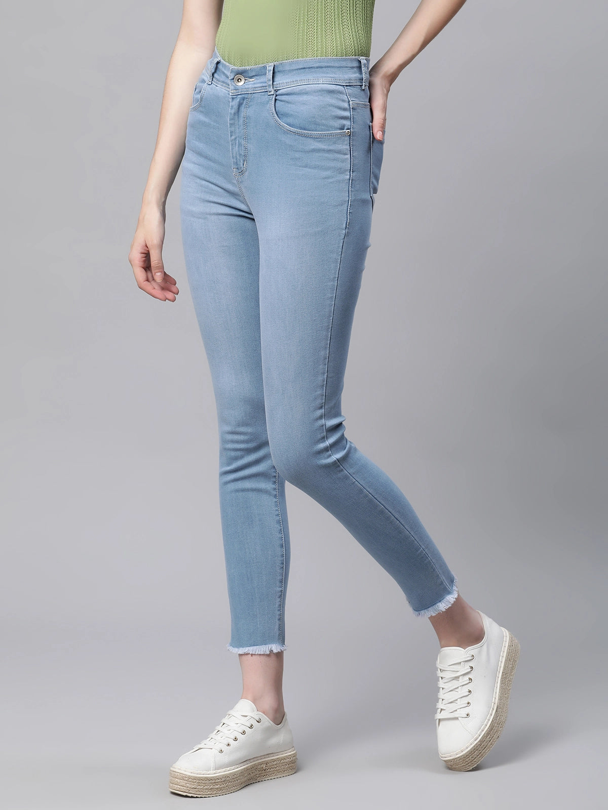 Women Lightly Washed Mid Rise Light Blue Skinny Jeans