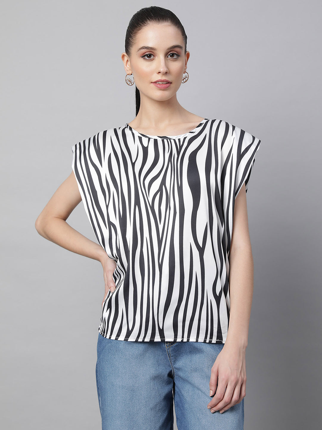 Women Loose Fit Black And White Printed Blouson Top