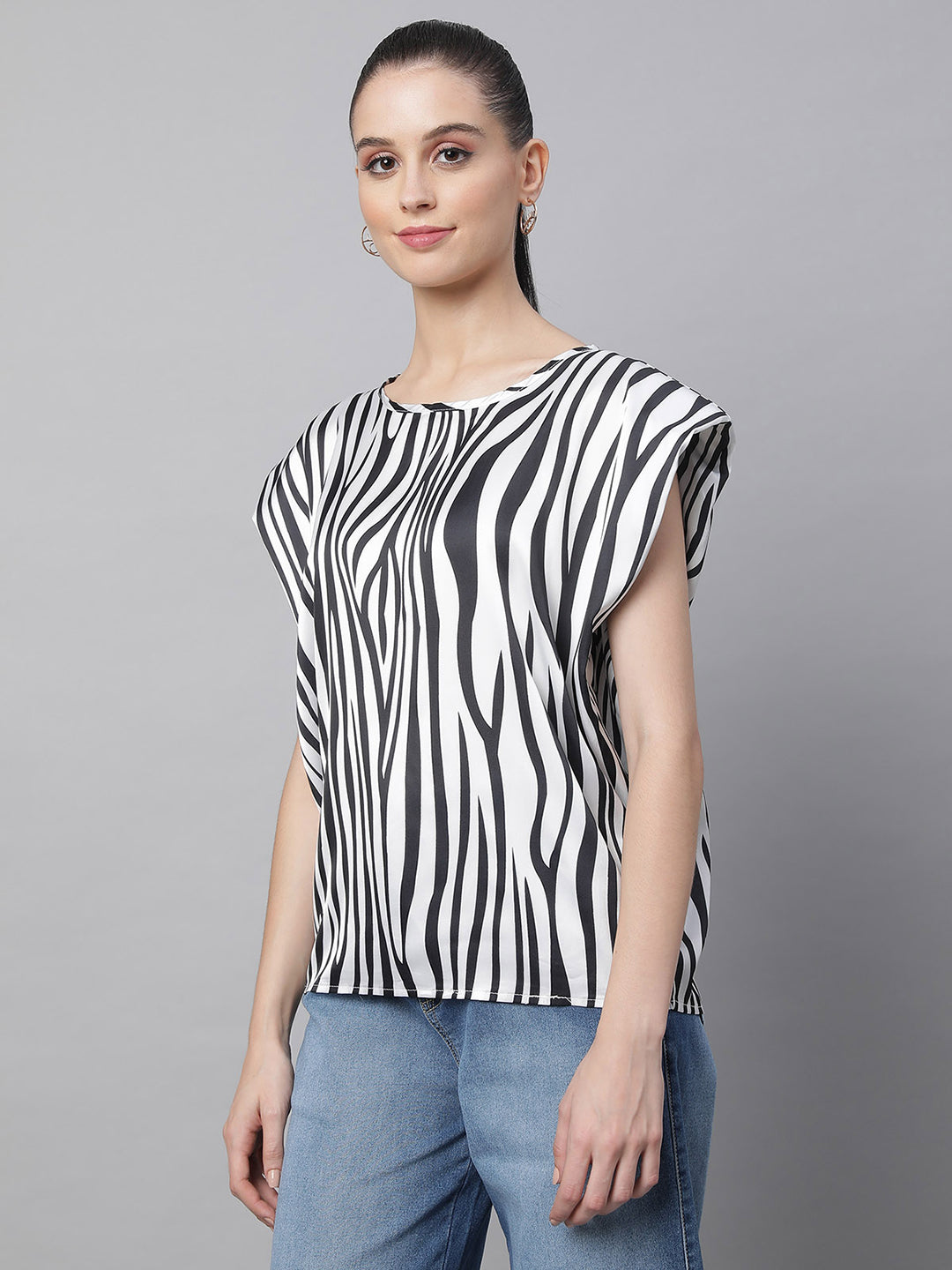 Women Regular Fit Black And White Printed Blouson Top