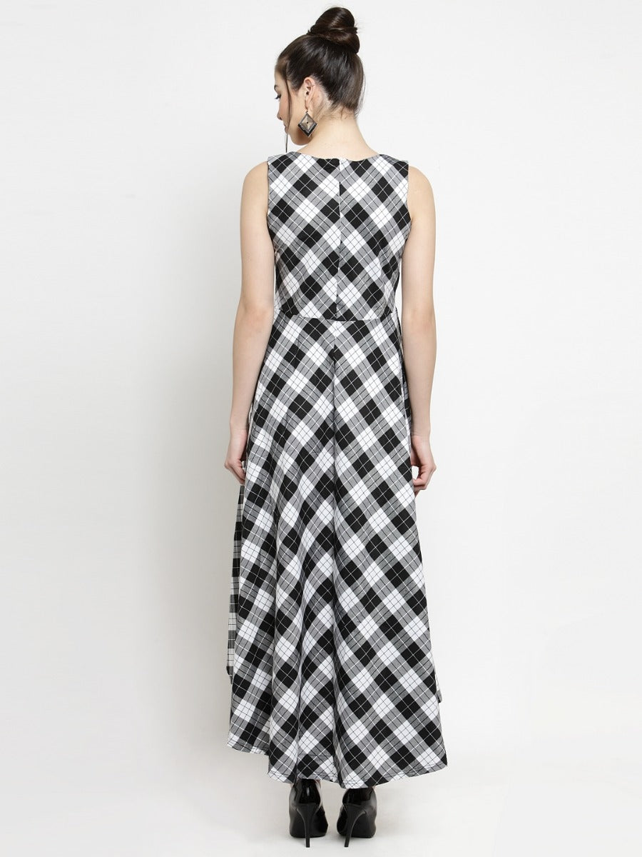 Women Checked White Round Neck Maxi Dress
