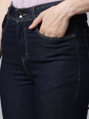 women lightly blue skinny jeans