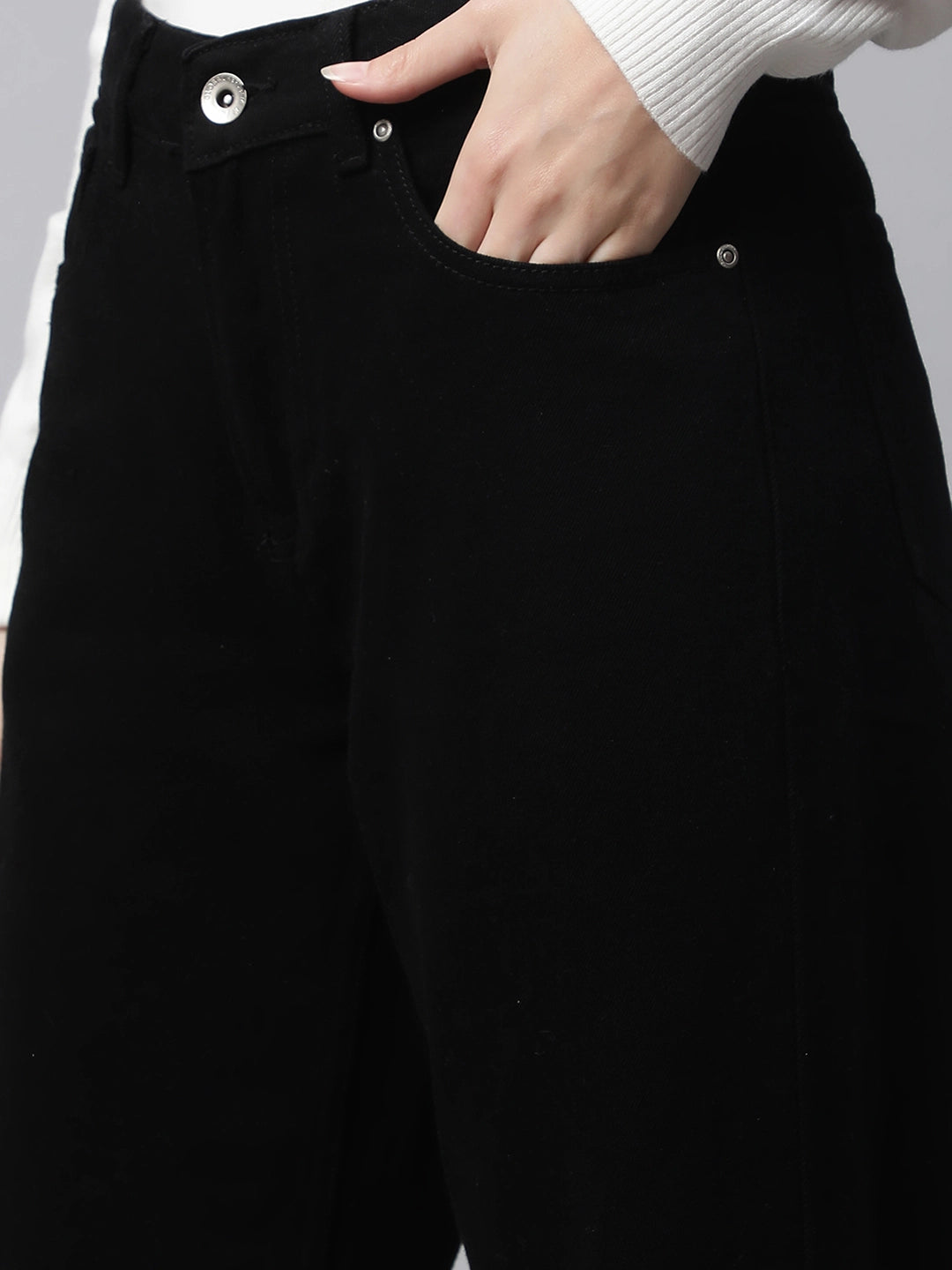 women black ankle length jeans