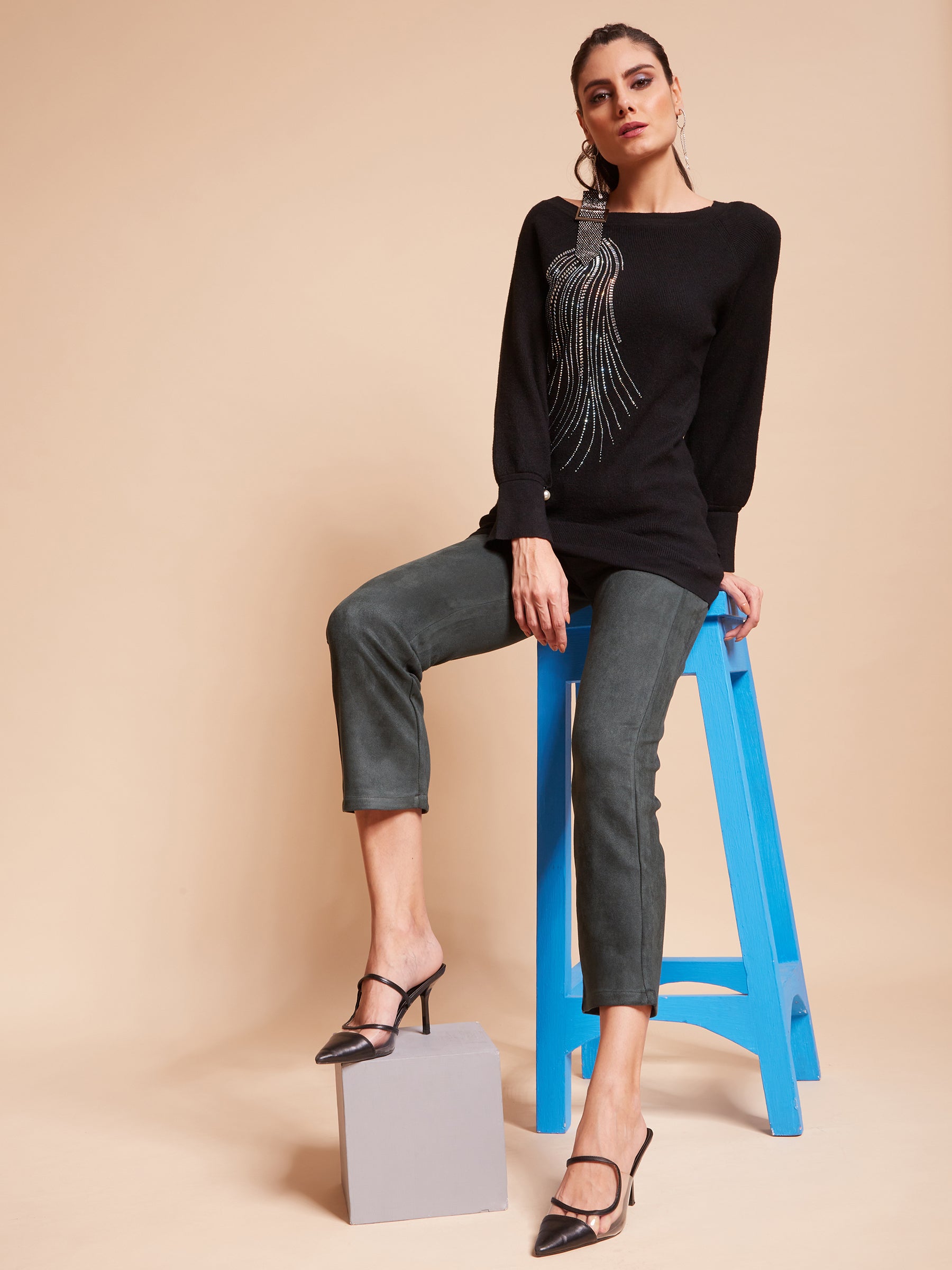 Women Round Neck Ribbed Hem Black Embellished Regular Fit Knitted Pullover